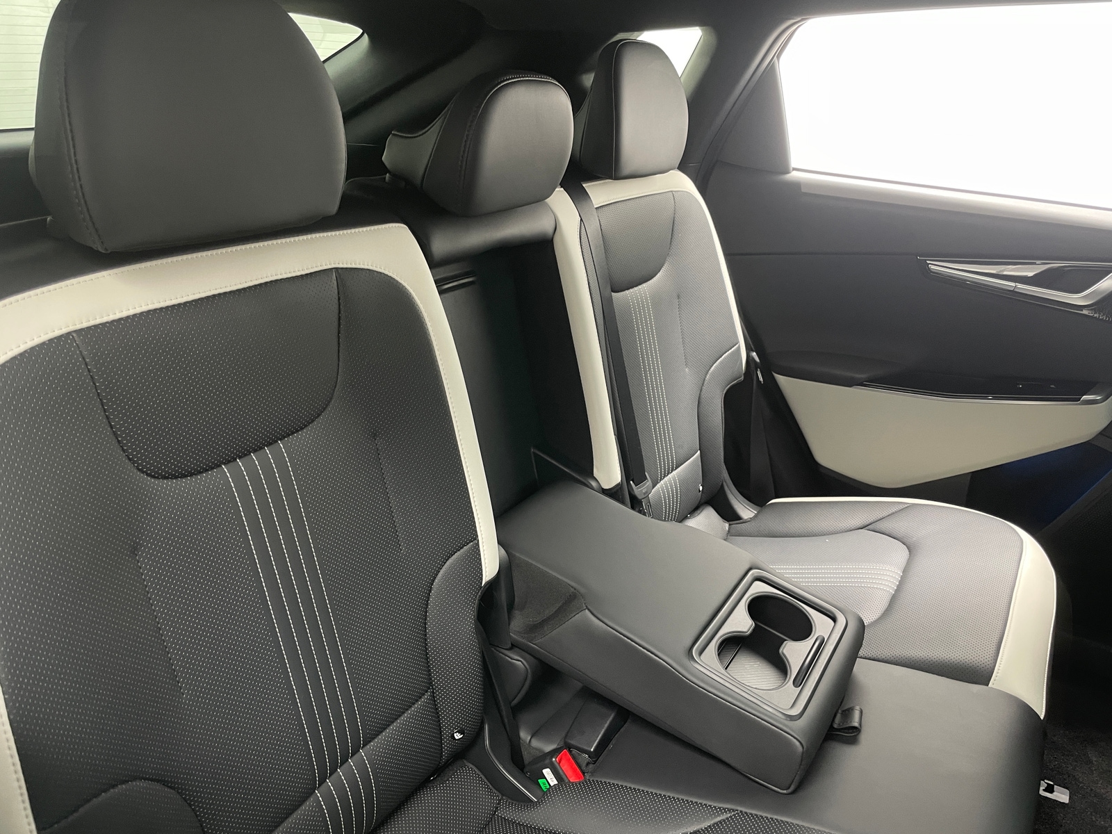 Thumbnail: 2023 Kia EV6 - 5