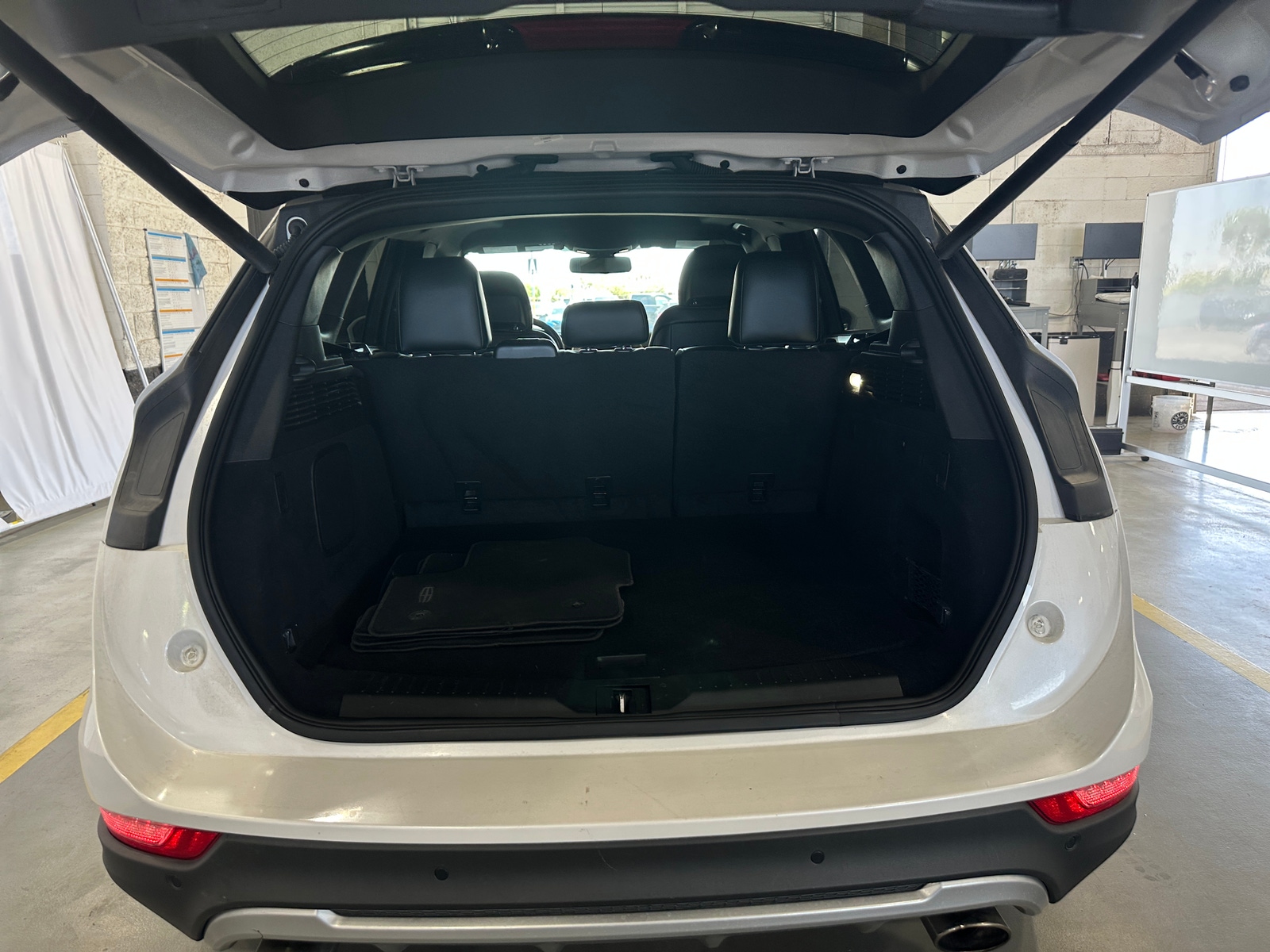 Thumbnail: 2017 Lincoln MKC - 6