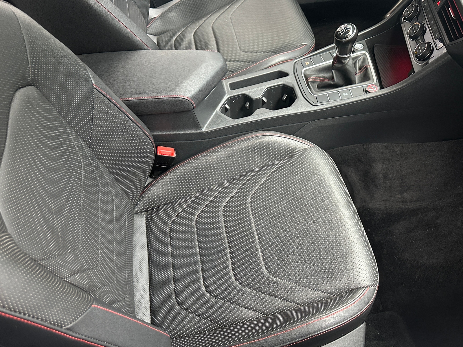 Thumbnail: 2019 Volkswagen Jetta - 2