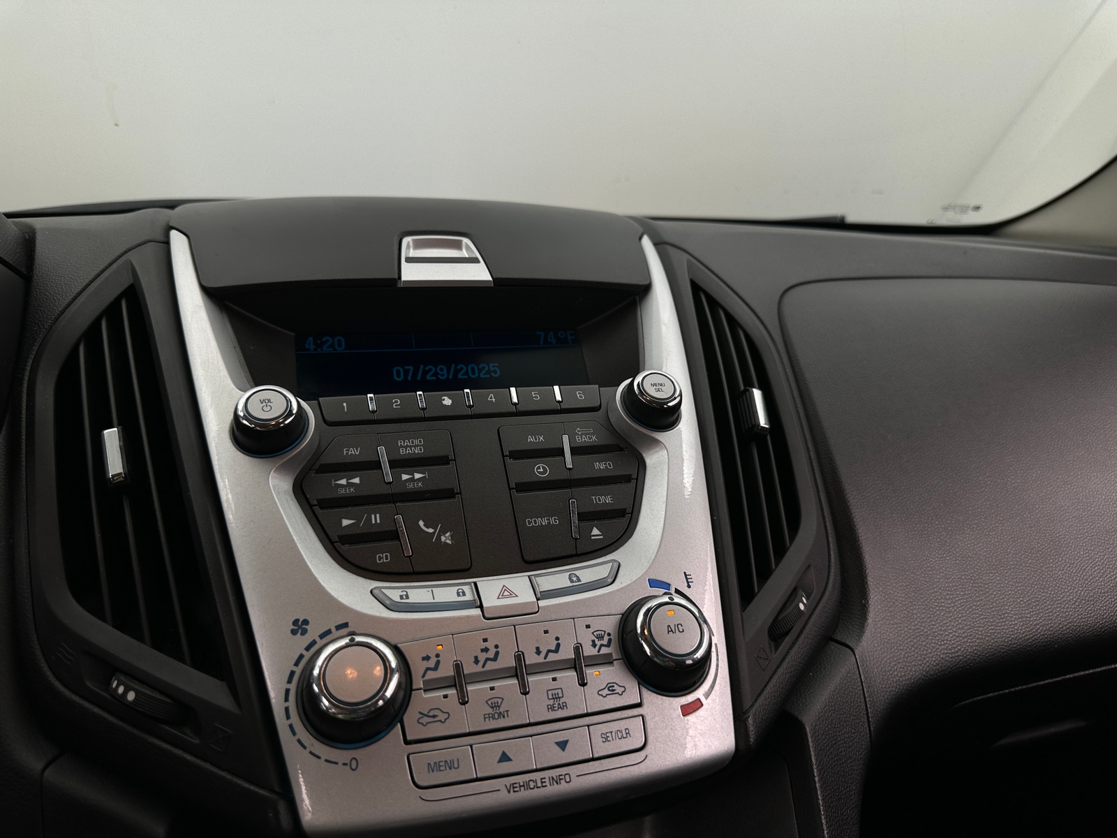 Thumbnail: 2015 Chevrolet Equinox - 4