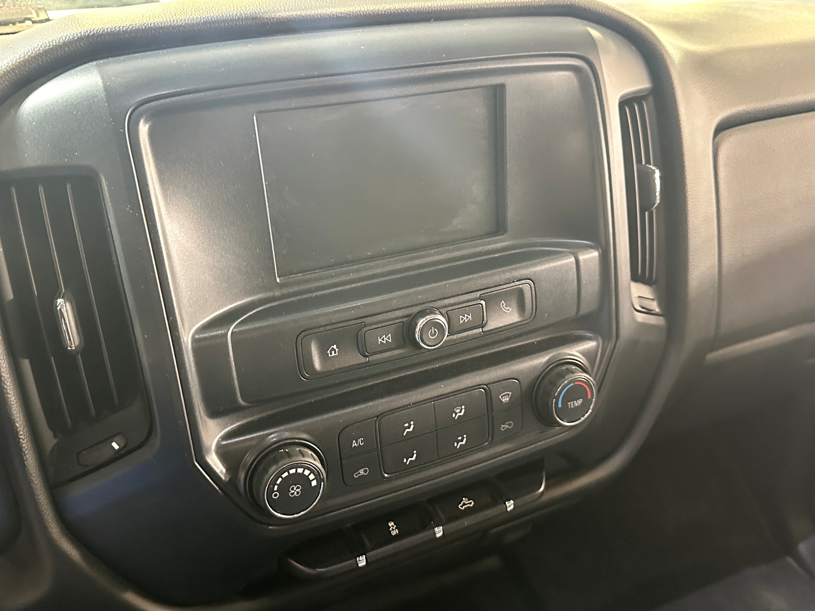 Thumbnail: 2018 Chevrolet Silverado 1500 - 4