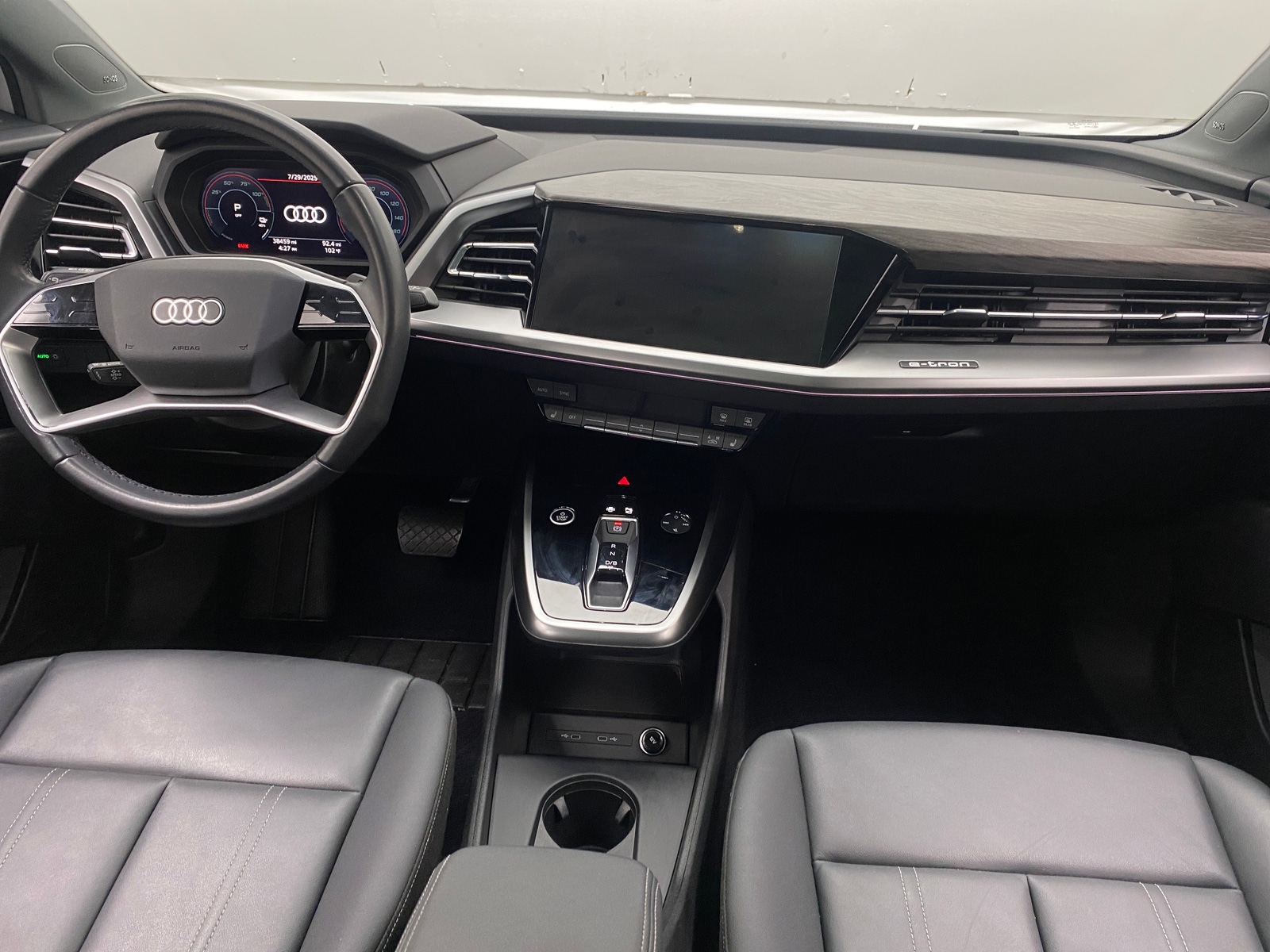 Thumbnail: 2023 Audi Q4 e-tron - 2