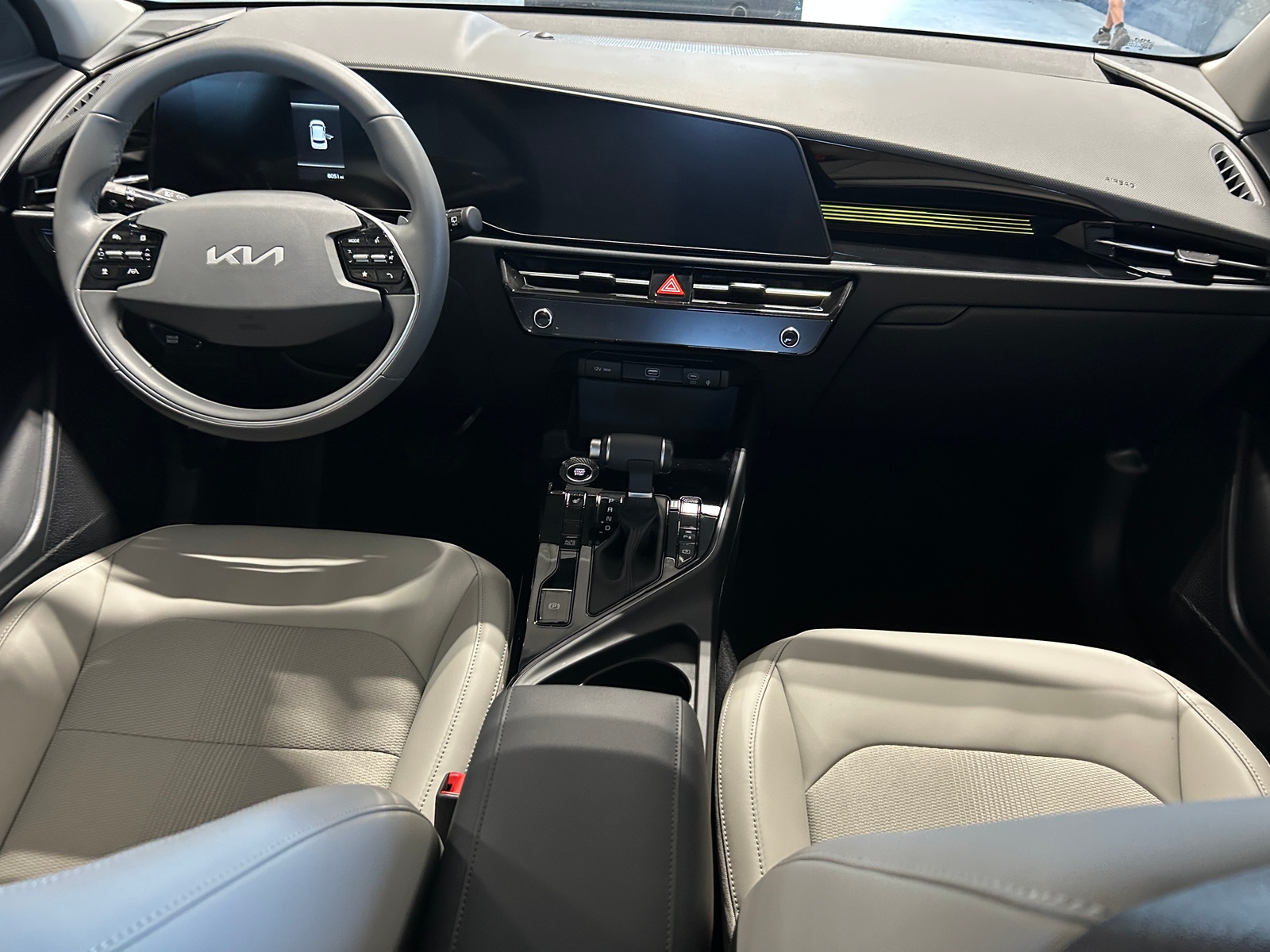 Thumbnail: 2024 Kia Niro - 3