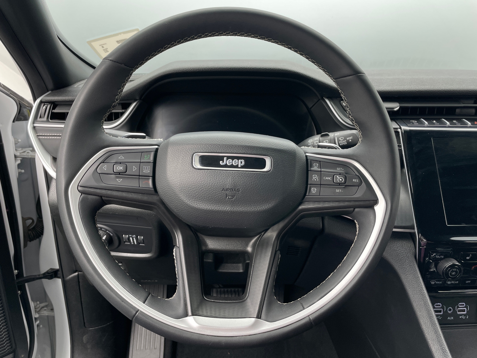 Thumbnail: 2024 Jeep Grand Cherokee L - 4