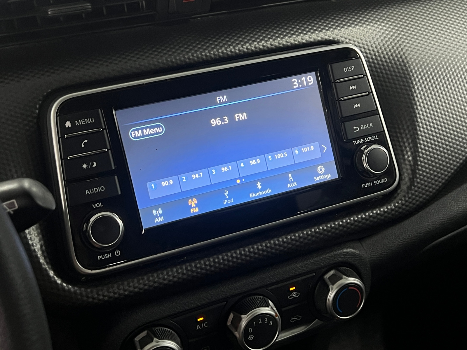 Thumbnail: 2019 Nissan Kicks - 4