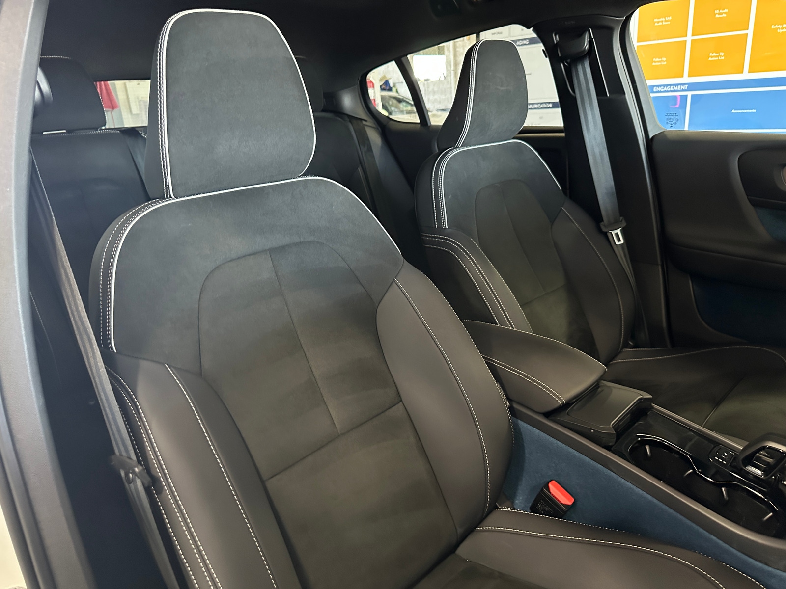 Thumbnail: 2023 Volvo C40 - 2