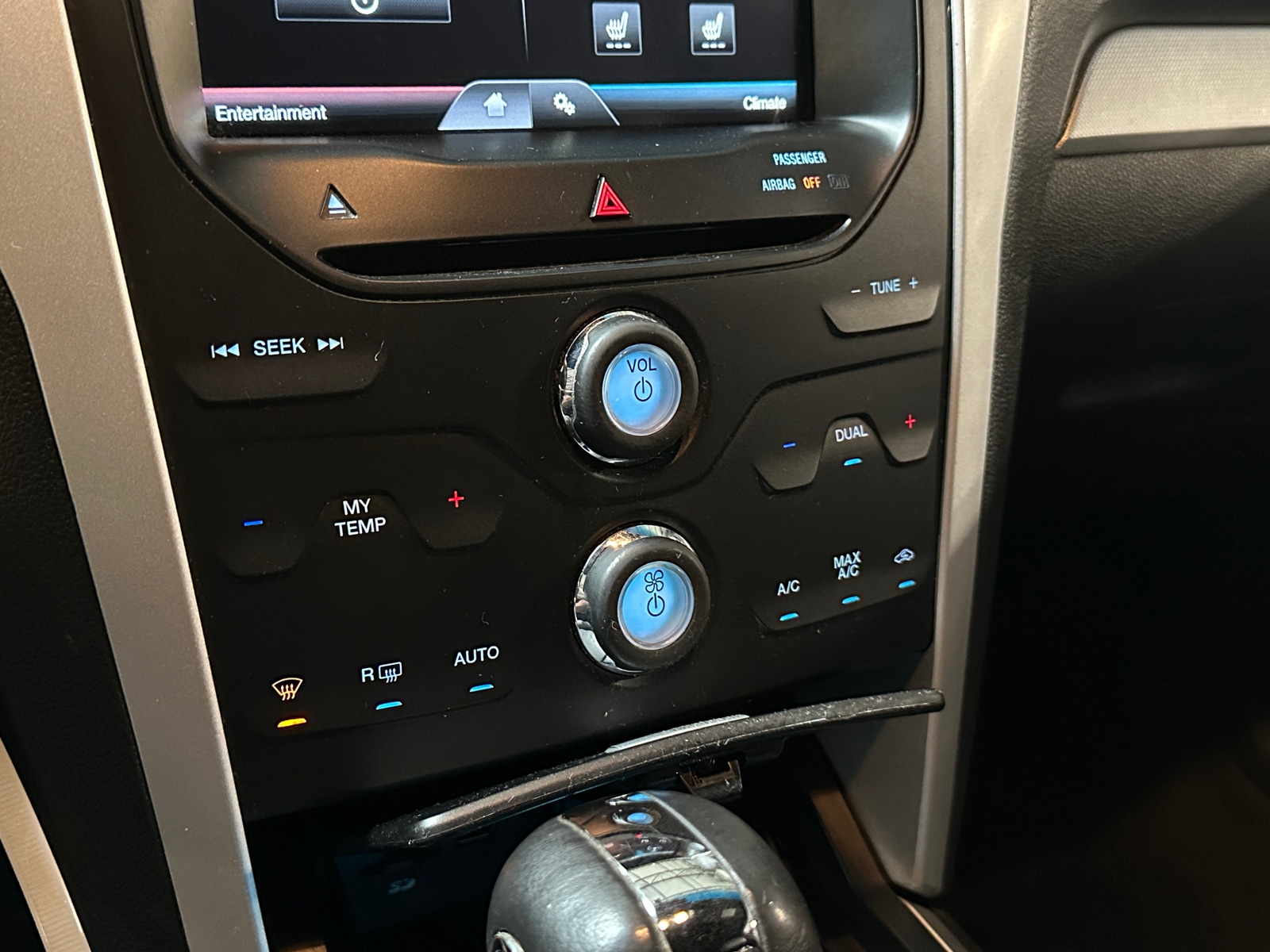 Thumbnail: 2015 Ford Explorer - 3