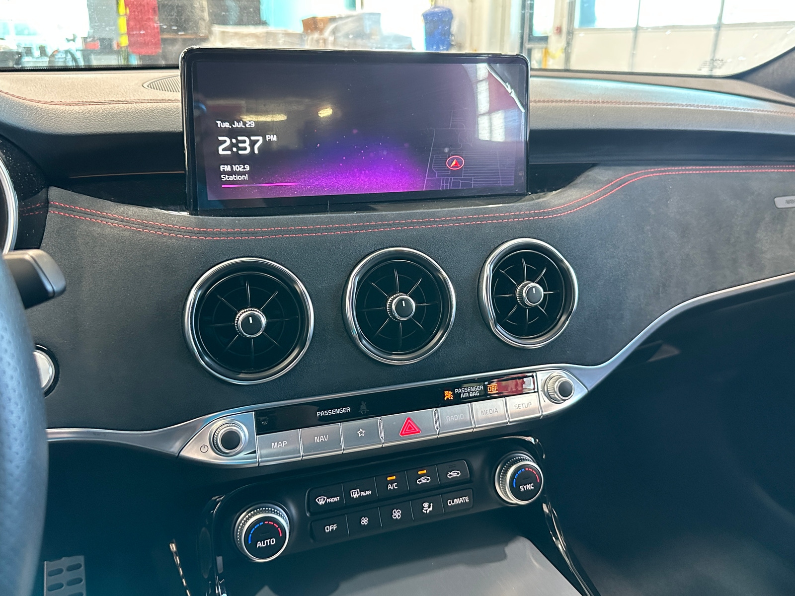 Thumbnail: 2023 Kia Stinger - 3