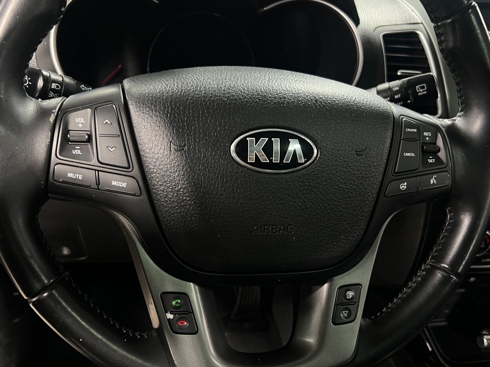 Thumbnail: 2015 Kia Sorento - 4