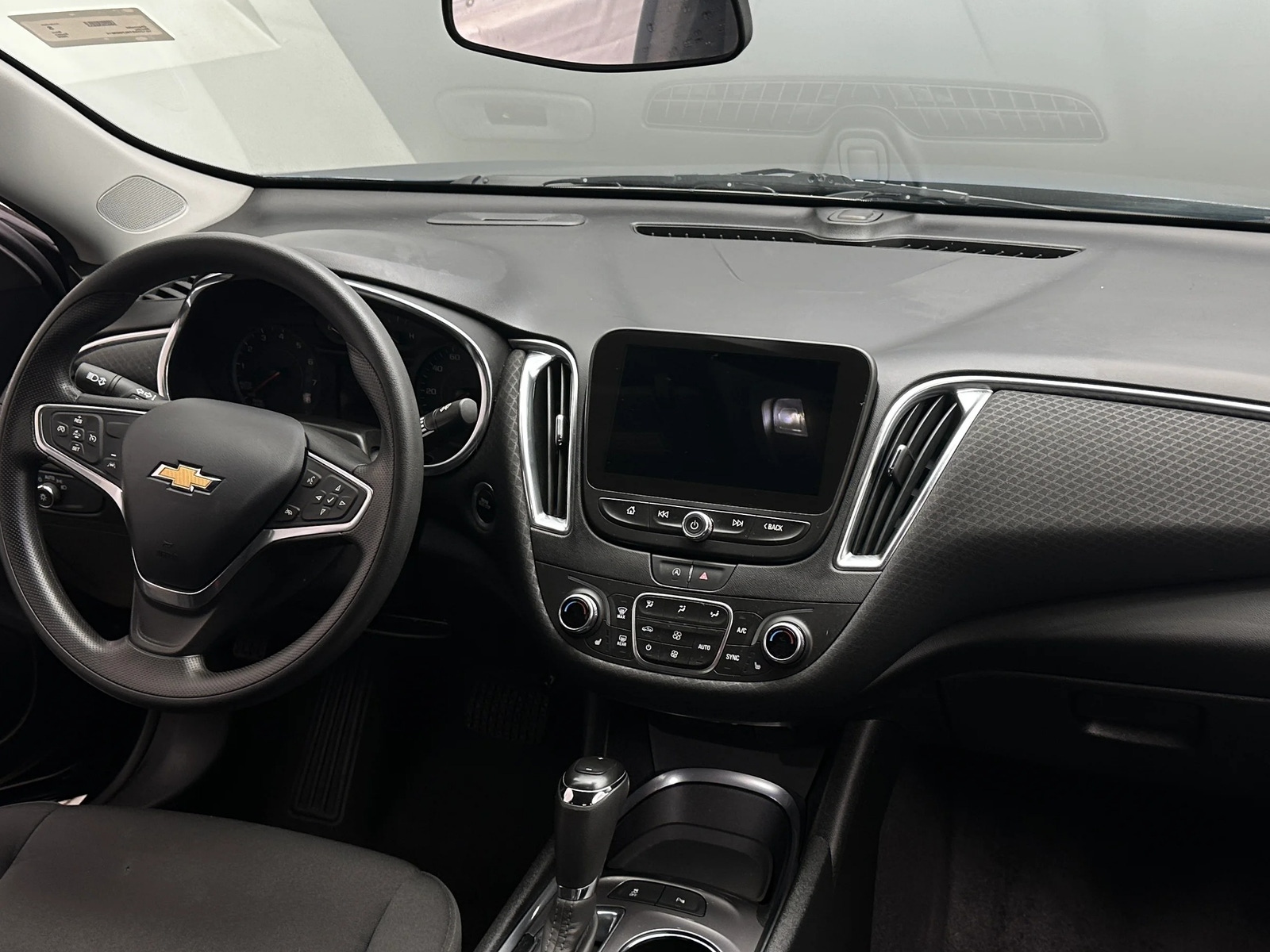 Thumbnail: 2020 Chevrolet Malibu - 3