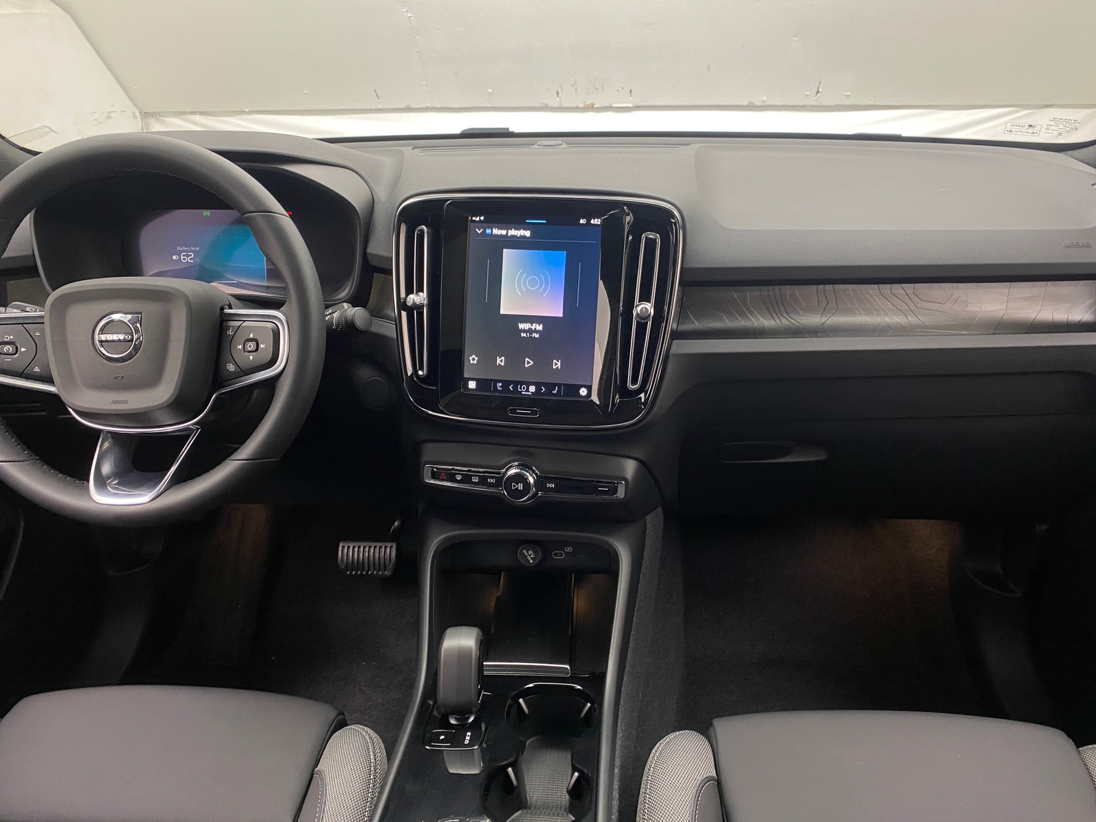 Thumbnail: 2024 Volvo C40 - 2