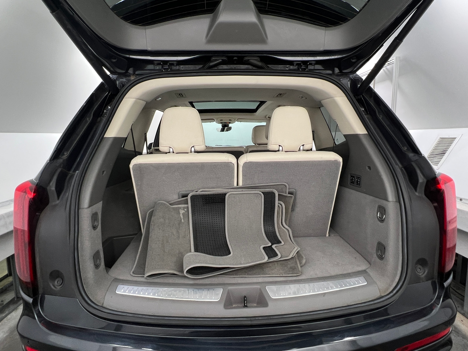 Thumbnail: 2022 Cadillac XT6 - 6