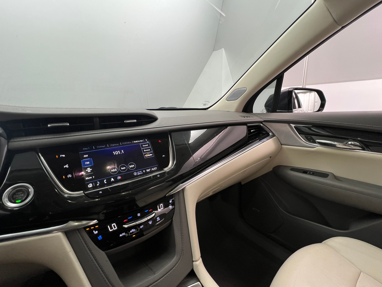 Thumbnail: 2022 Cadillac XT6 - 3