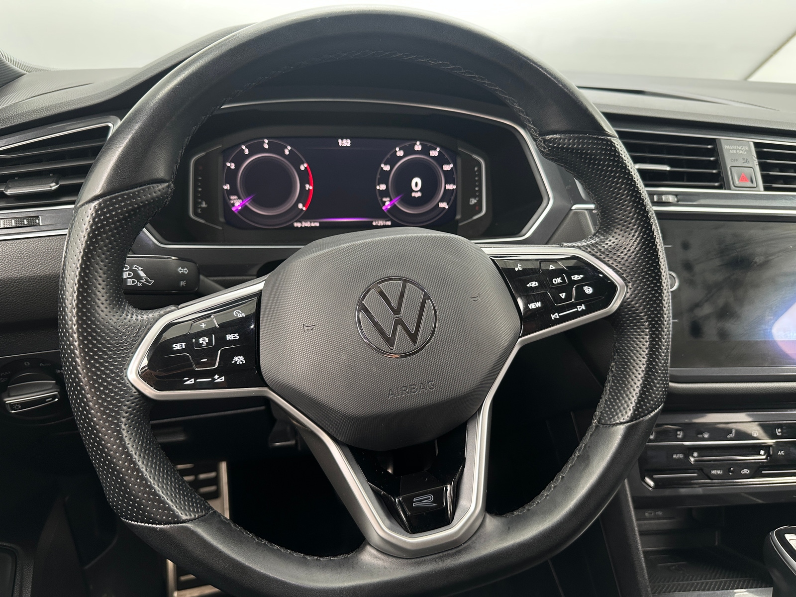 Thumbnail: 2022 Volkswagen Tiguan - 4