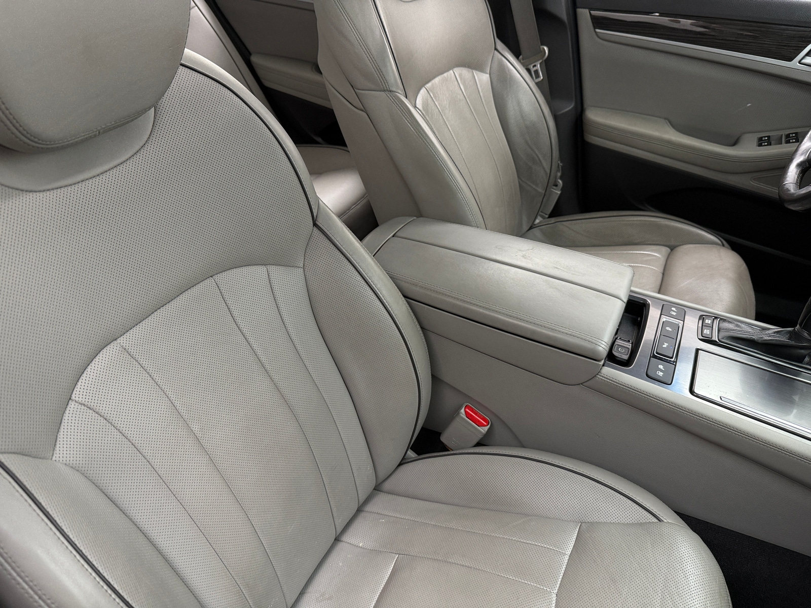 Thumbnail: 2015 Hyundai Genesis - 2