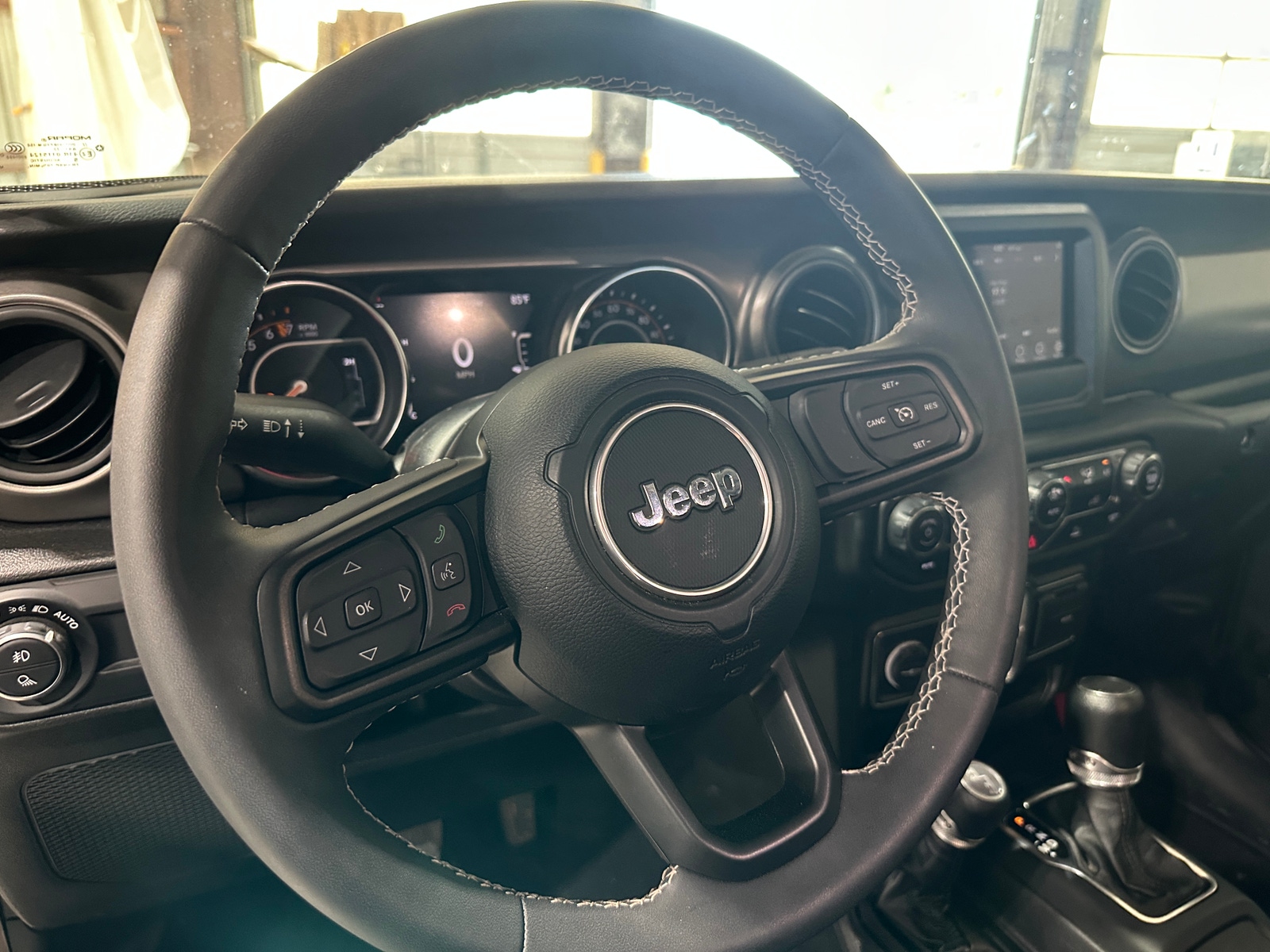 Thumbnail: 2023 Jeep Gladiator - 4