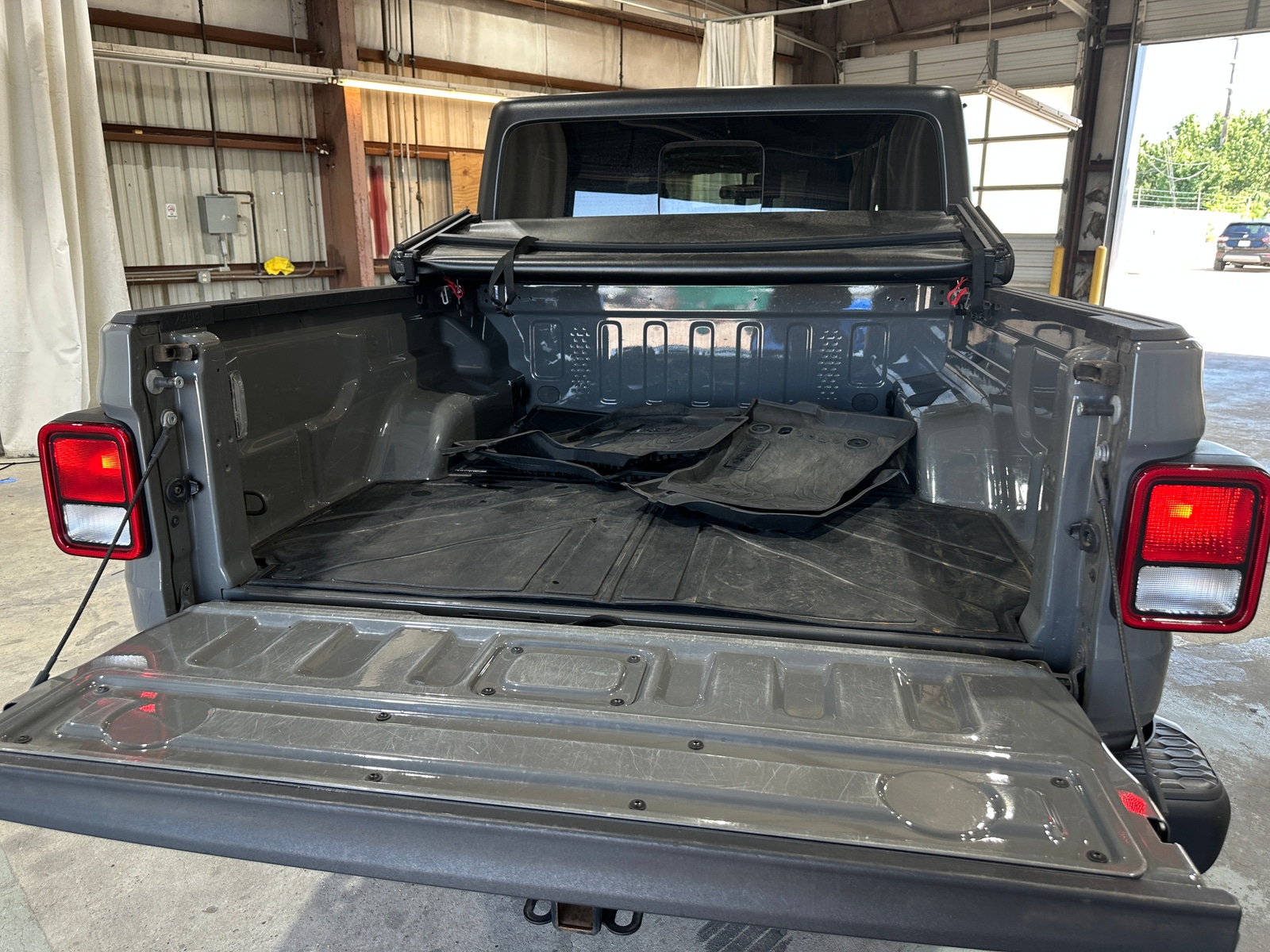 Thumbnail: 2023 Jeep Gladiator - 6