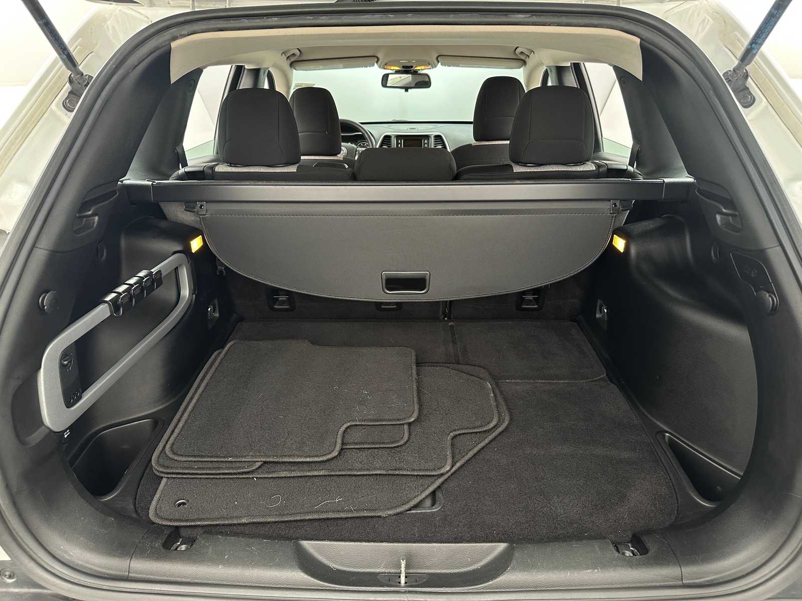 Thumbnail: 2014 Jeep Cherokee - 7