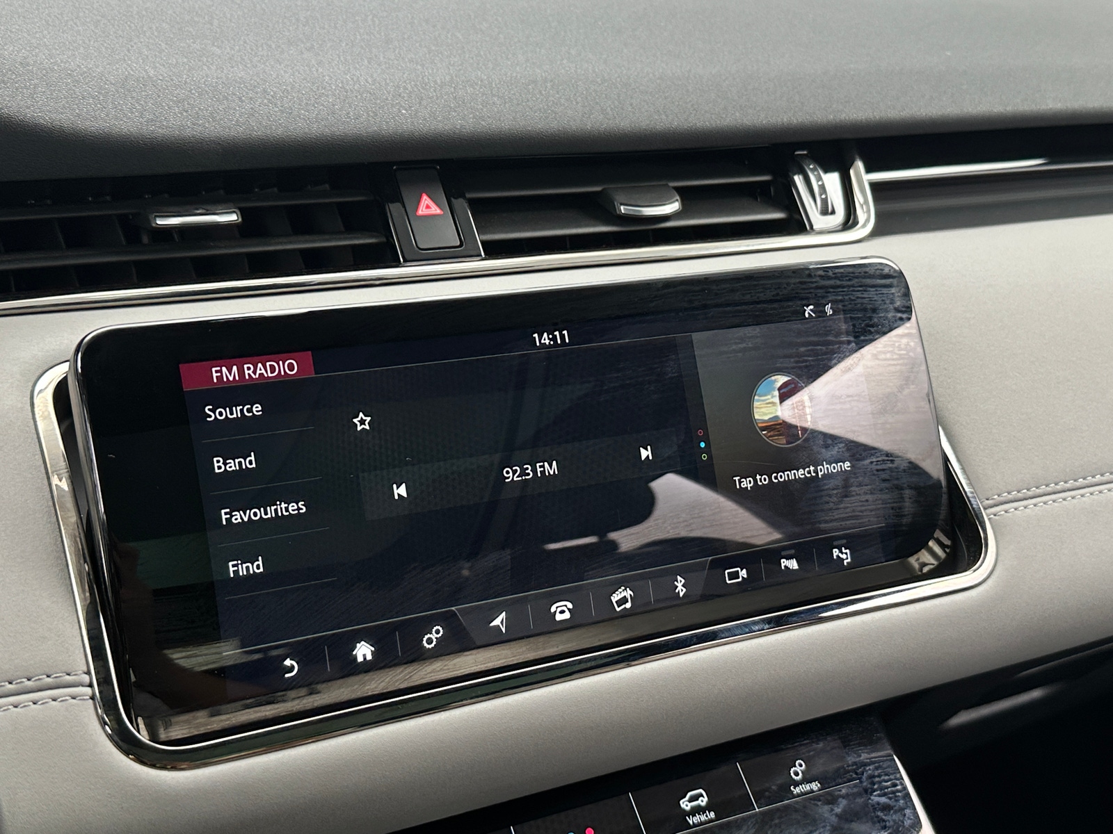 Thumbnail: 2020 Land Rover Range Rover Evoque - 3