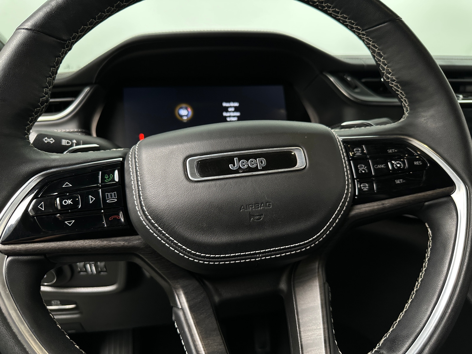 Thumbnail: 2022 Jeep Grand Cherokee - 4