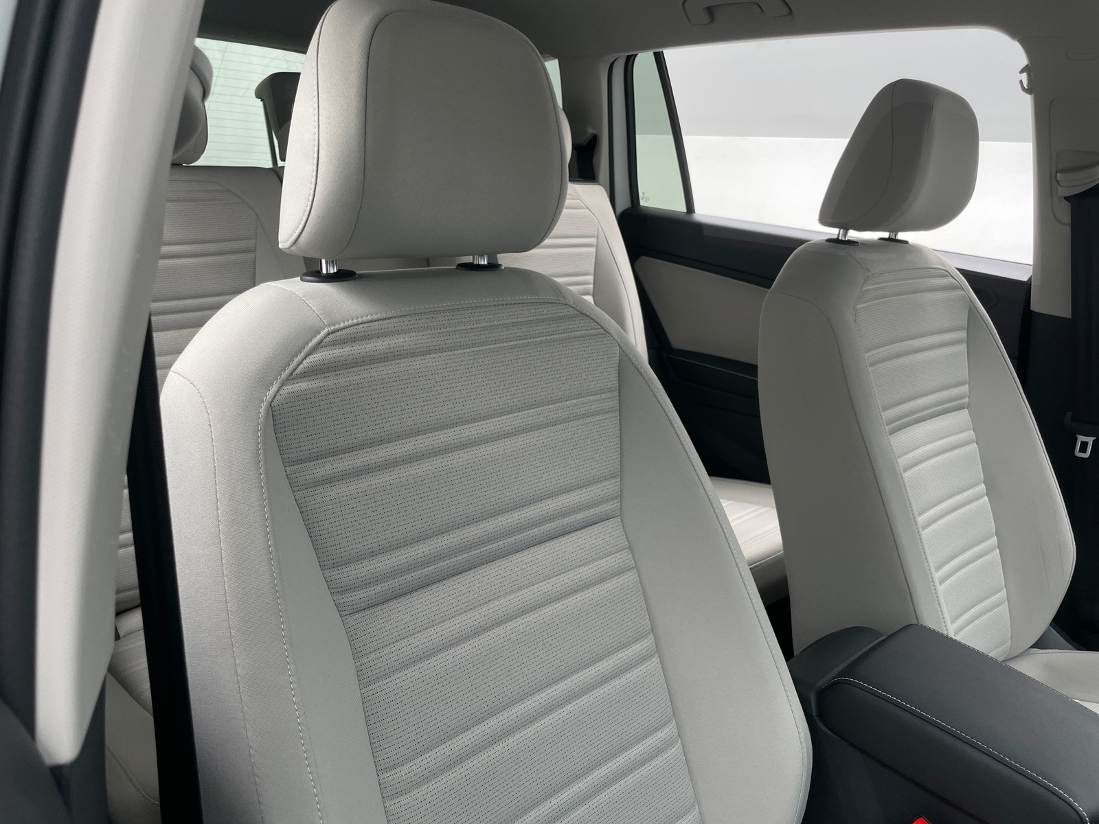Thumbnail: 2023 Volkswagen Tiguan - 2