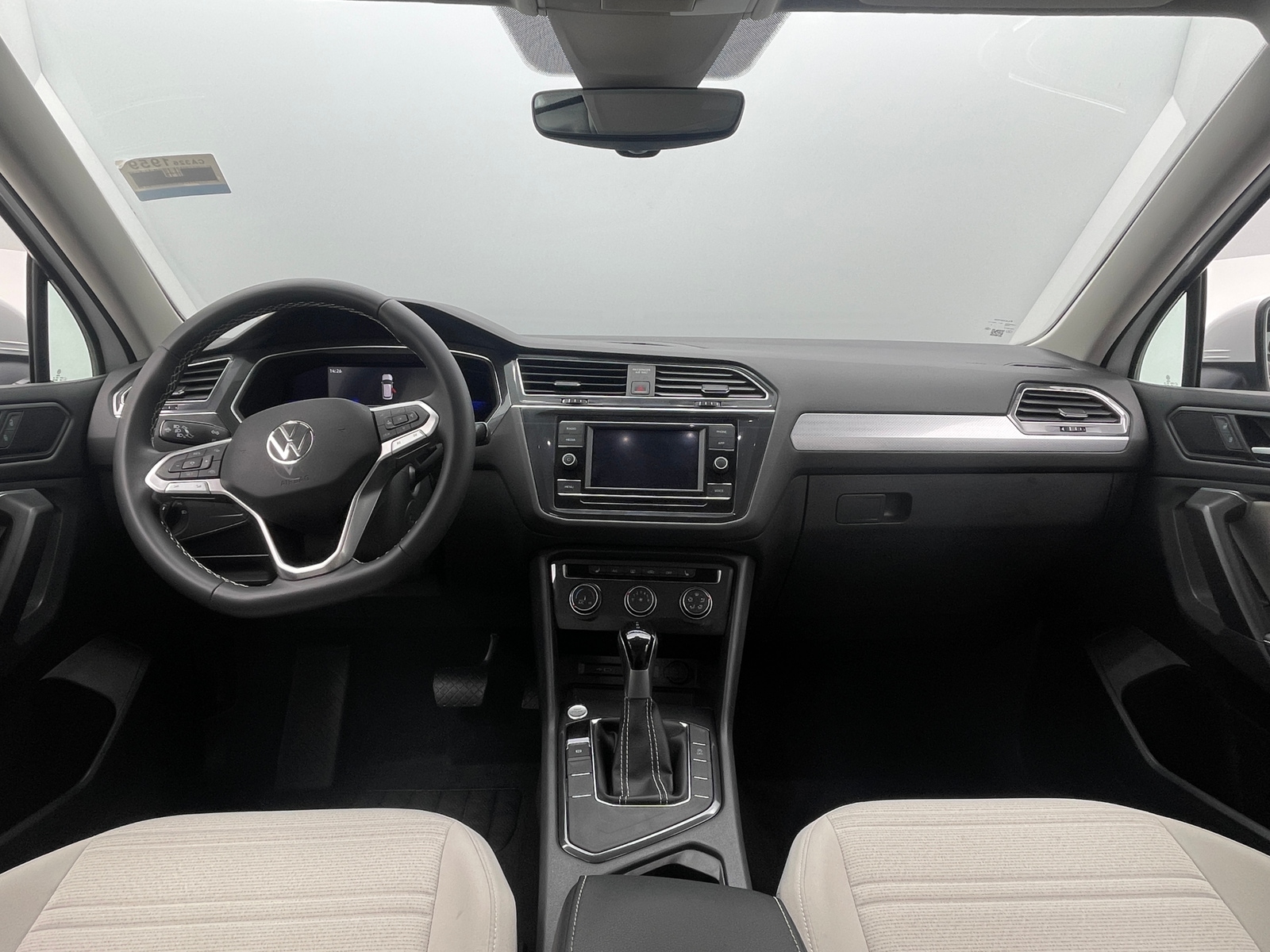 Thumbnail: 2023 Volkswagen Tiguan - 3