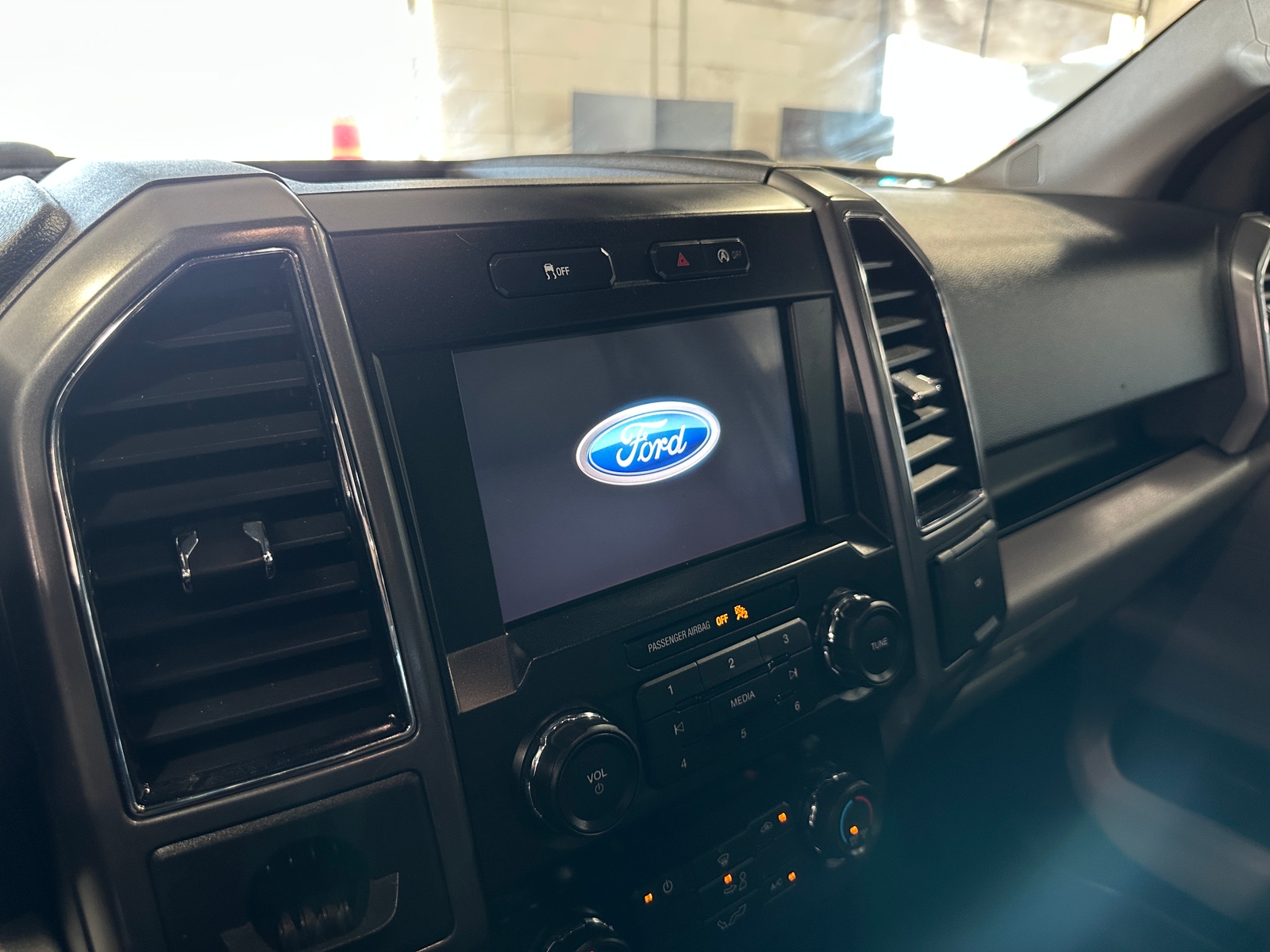 Thumbnail: 2019 Ford Econoline - 4