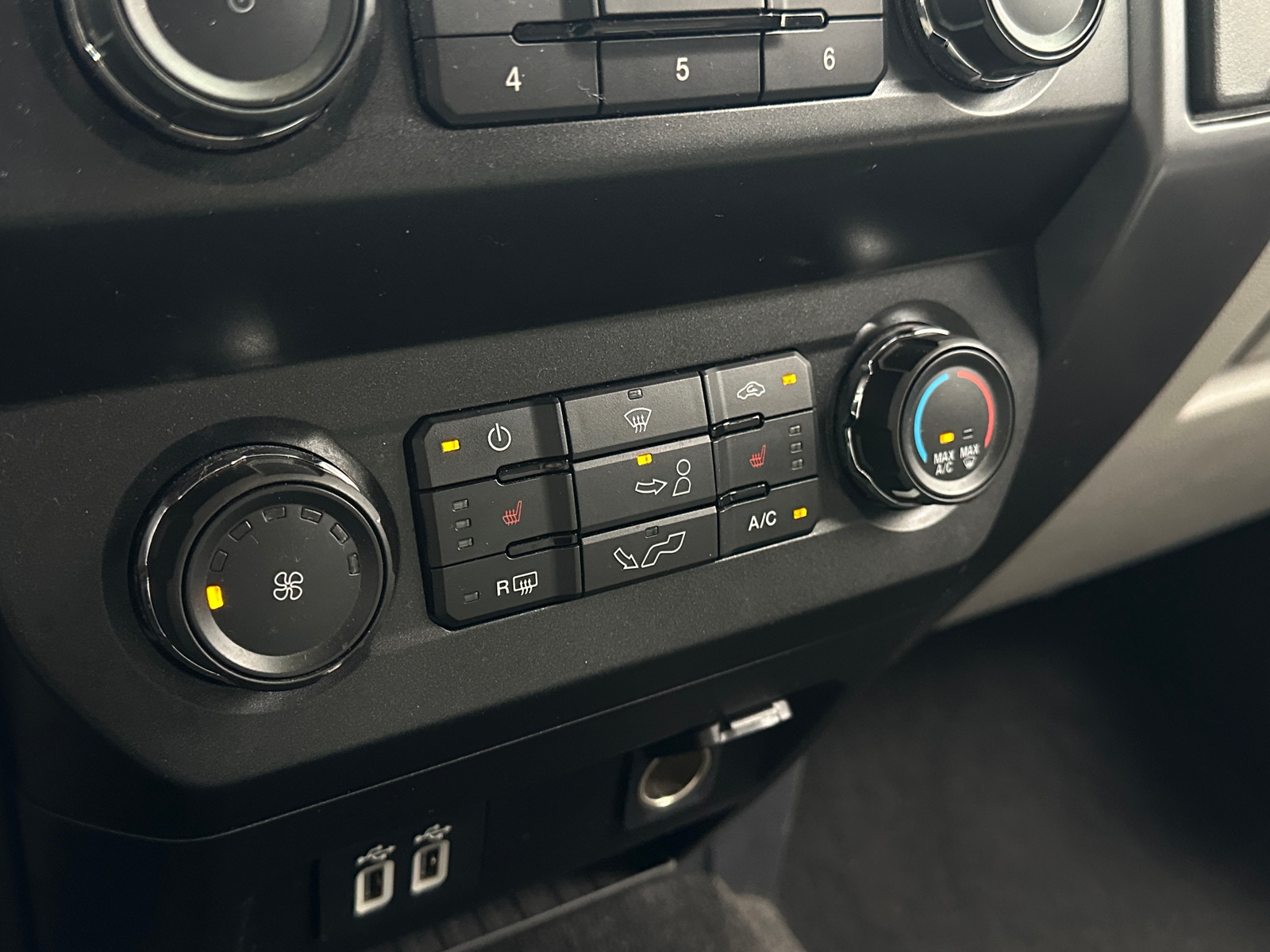 Thumbnail: 2019 Ford Econoline - 4