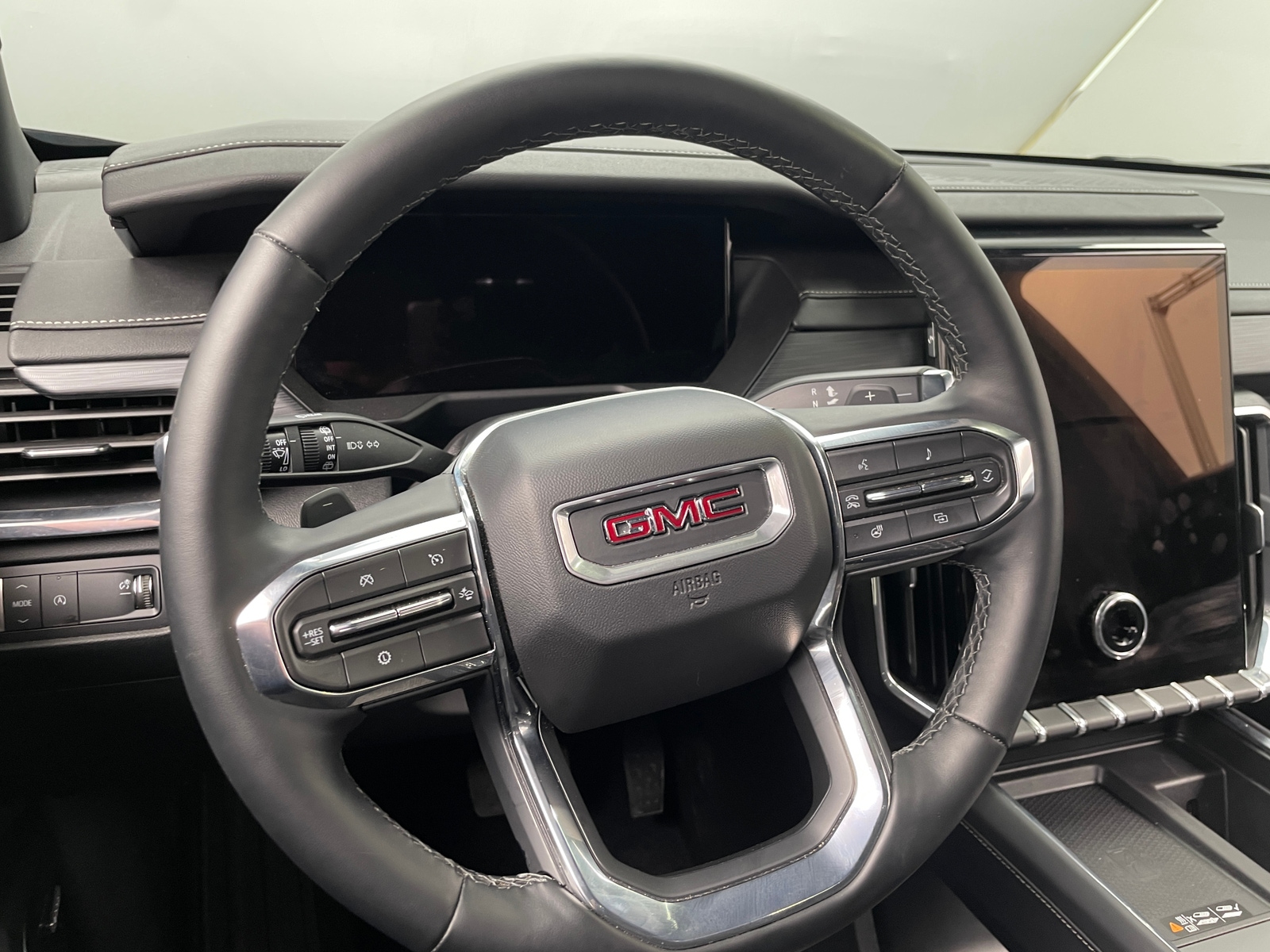 Thumbnail: 2025 GMC Acadia - 5