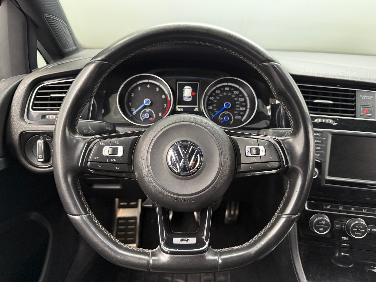 Thumbnail: 2016 Volkswagen Golf - 4