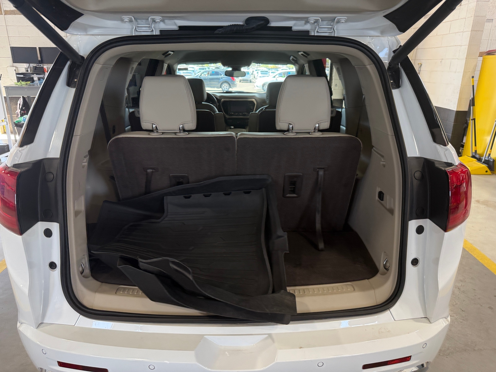 Thumbnail: 2019 GMC Acadia - 6