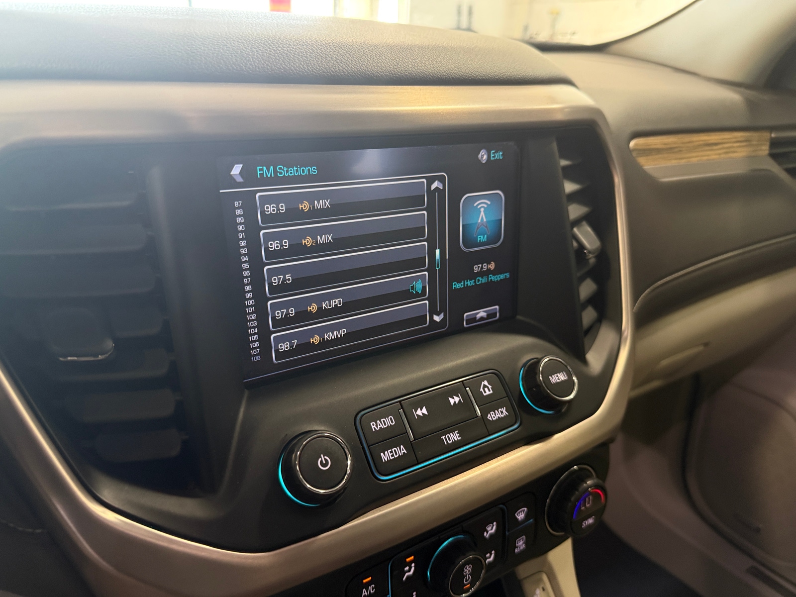 Thumbnail: 2019 GMC Acadia - 3