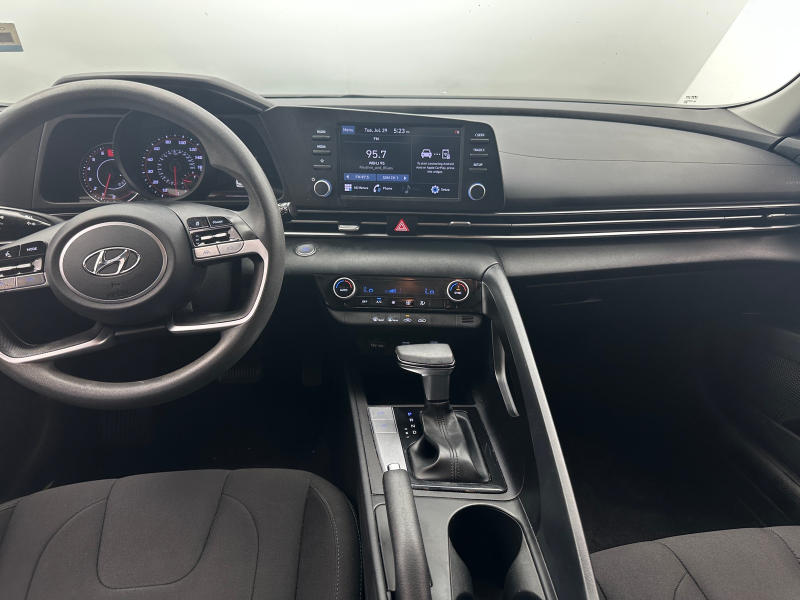 Thumbnail: 2022 Hyundai Elantra - 3