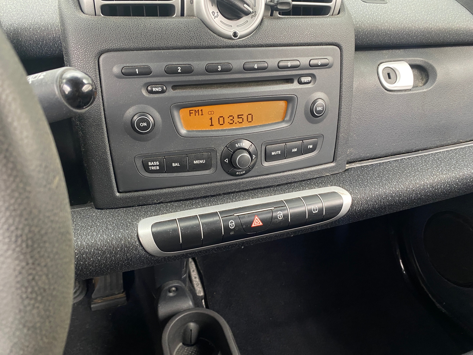 Thumbnail: 2010 smart fortwo - 4