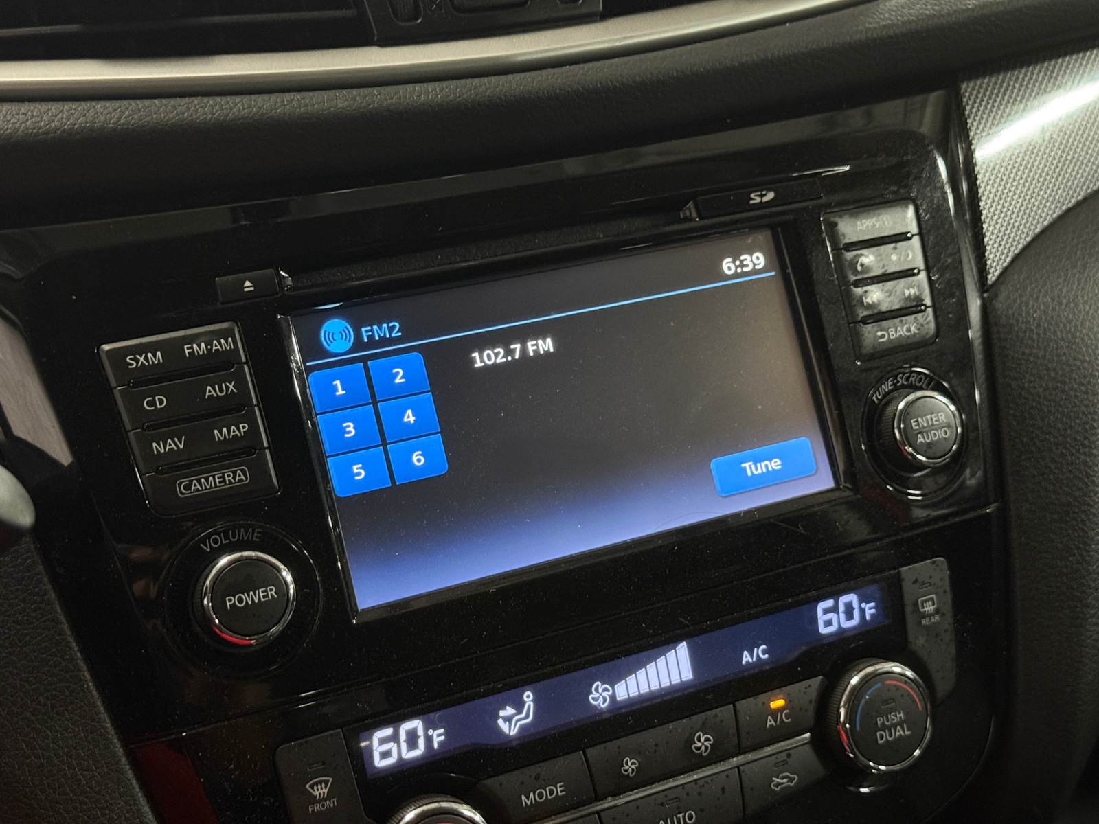Thumbnail: 2015 Nissan Rogue - 3