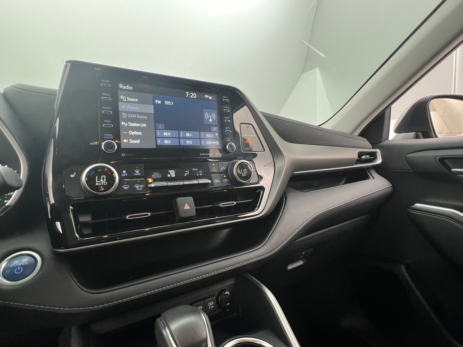 Thumbnail: 2021 Toyota Highlander - 3