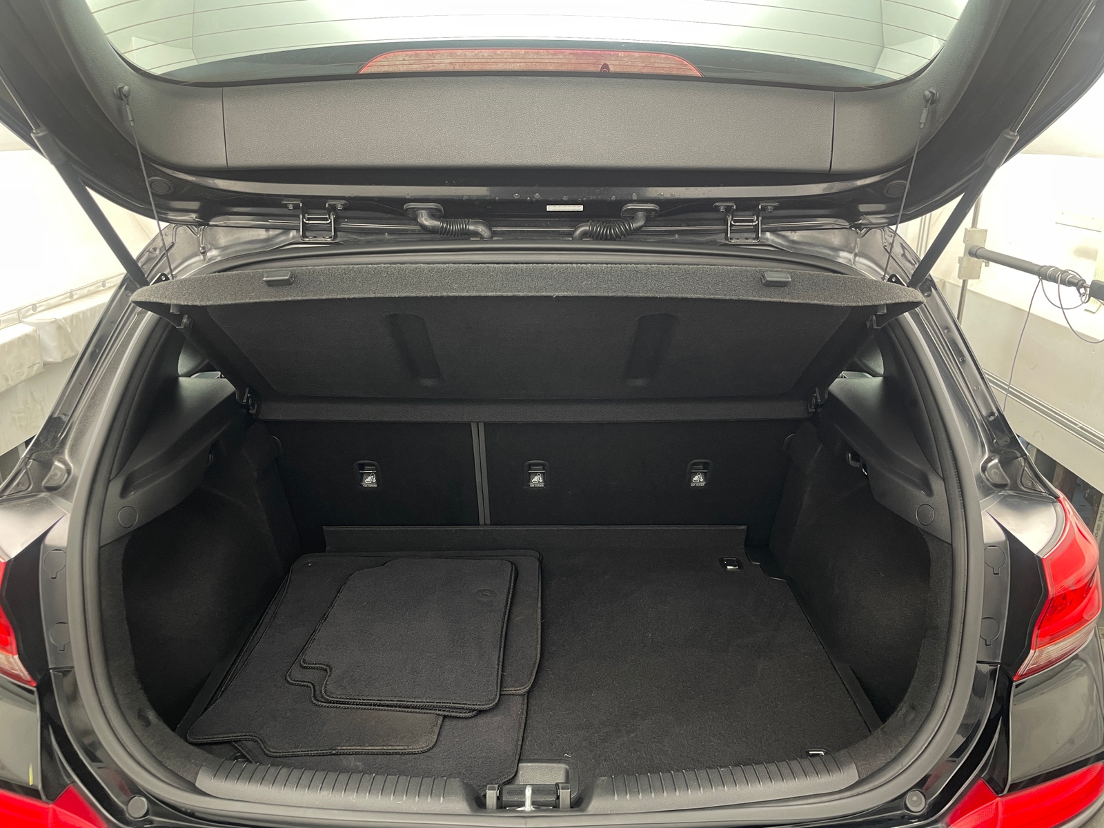 Thumbnail: 2018 Hyundai Elantra - 6