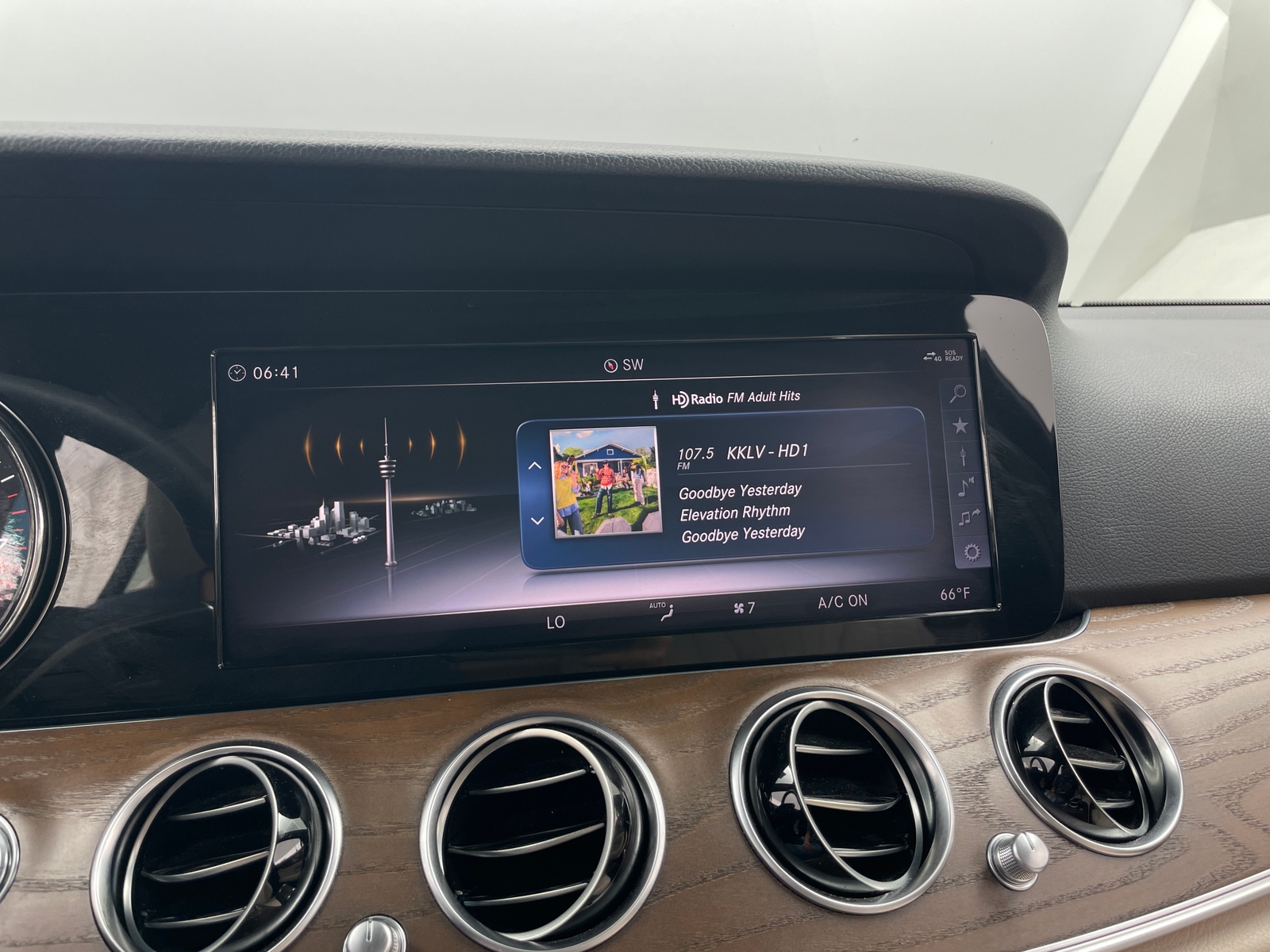 Thumbnail: 2018 Mercedes-Benz E-Class - 3