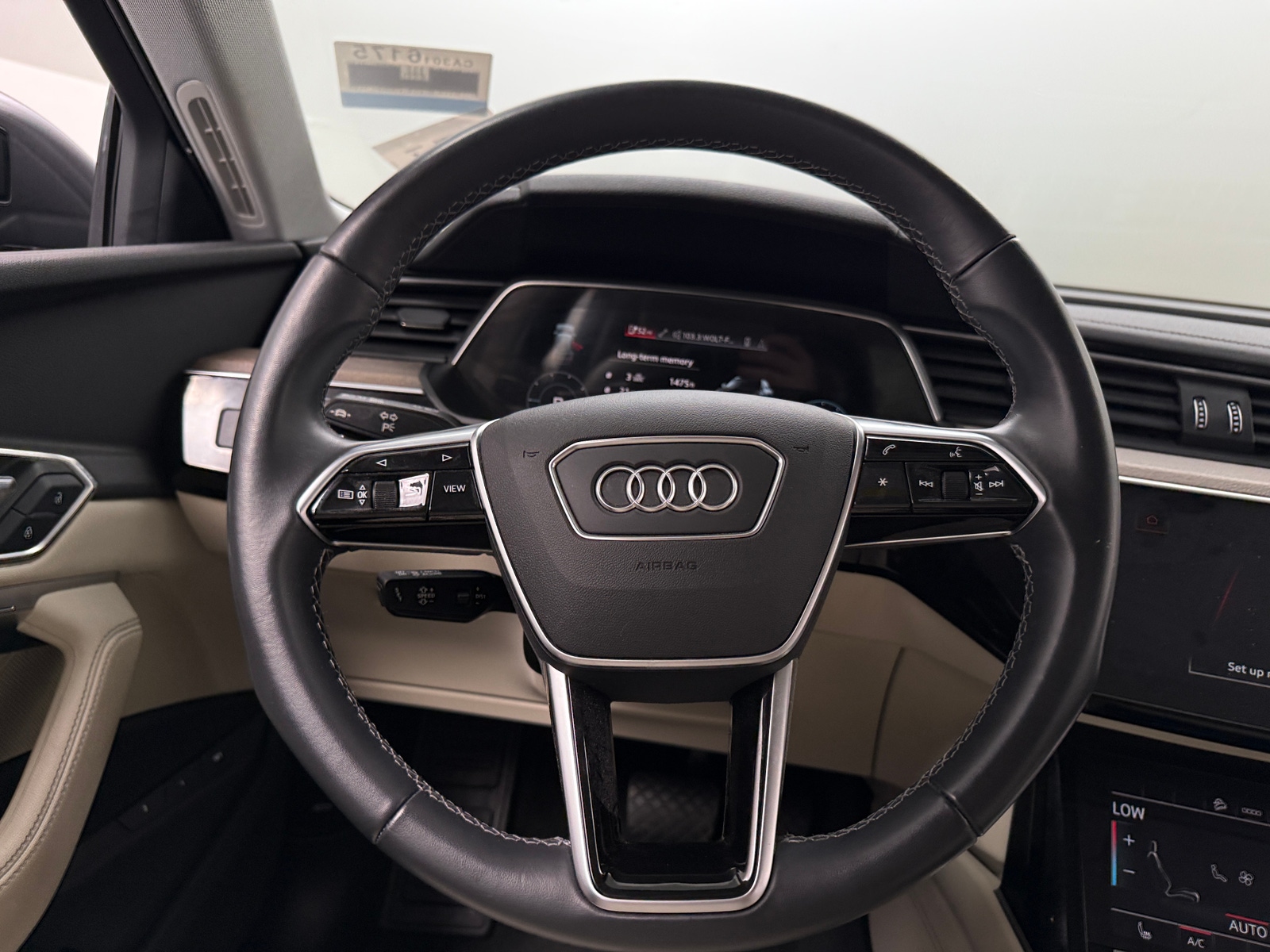Thumbnail: 2022 Audi e-tron S - 4