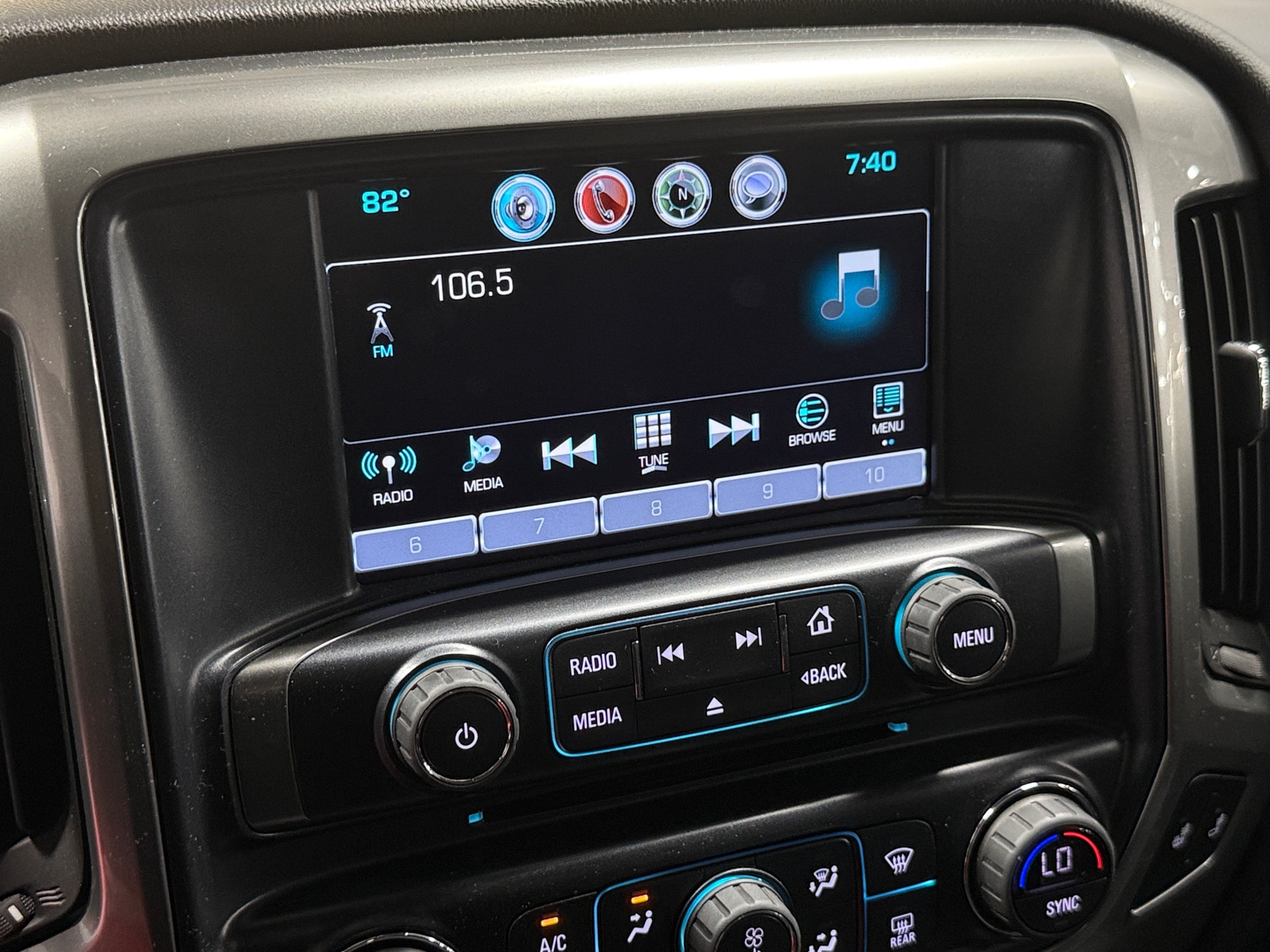 Thumbnail: 2017 Chevrolet Silverado 1500 - 4
