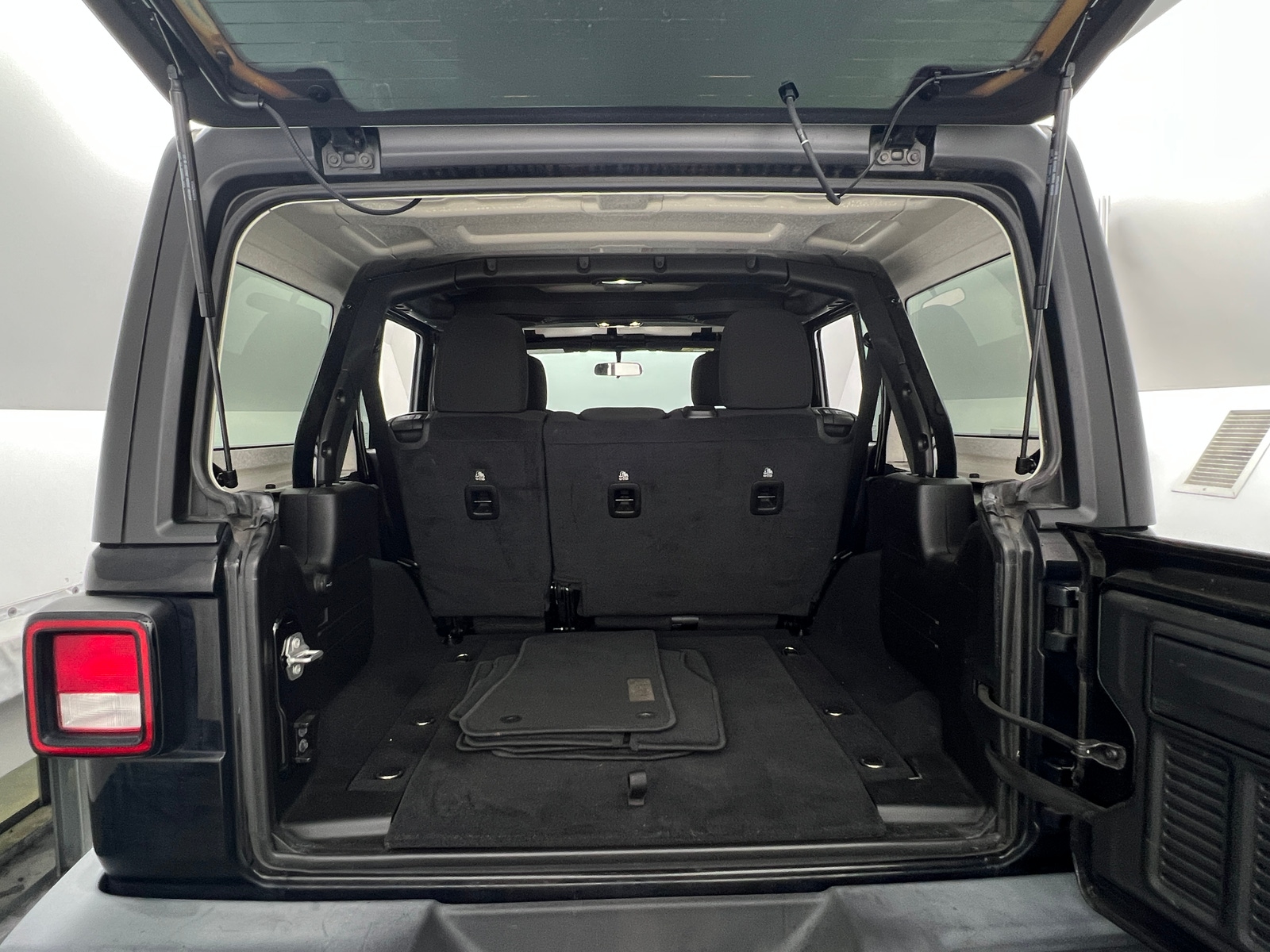Thumbnail: 2021 Jeep Wrangler - 7
