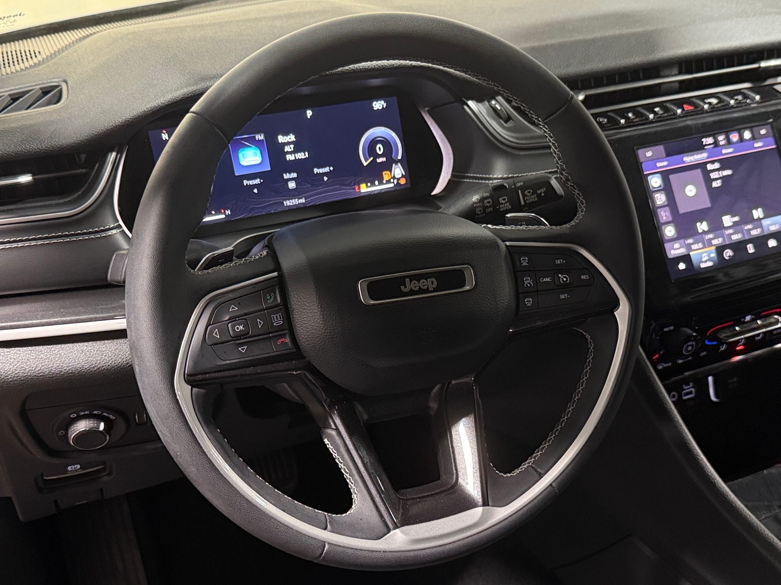 Thumbnail: 2023 Jeep Grand Cherokee L - 5