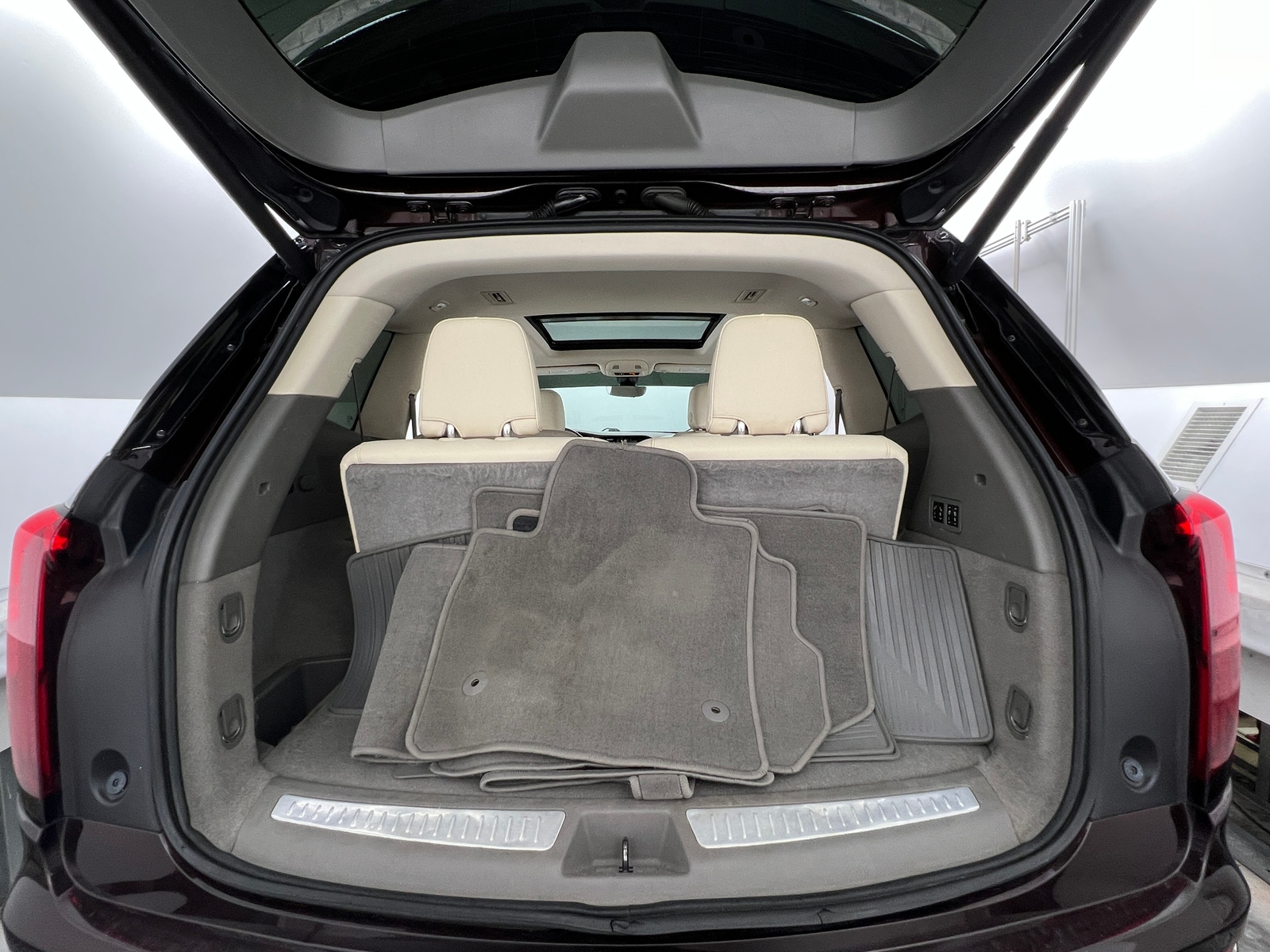 Thumbnail: 2020 Cadillac XT6 - 6