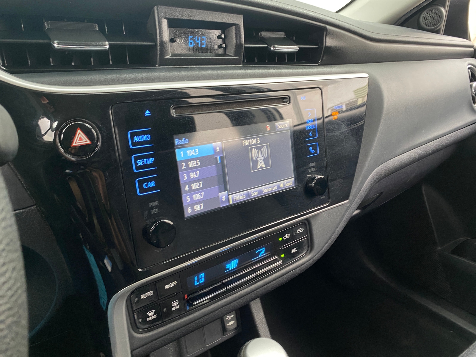Thumbnail: 2019 Toyota Corolla - 4