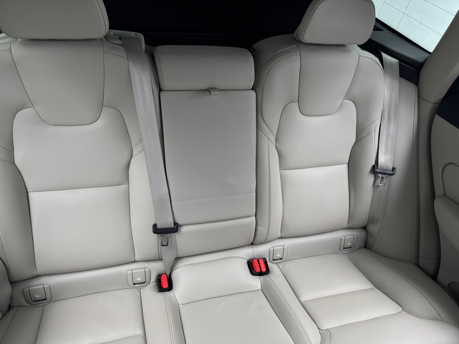 Thumbnail: 2022 Volvo XC60 - 5