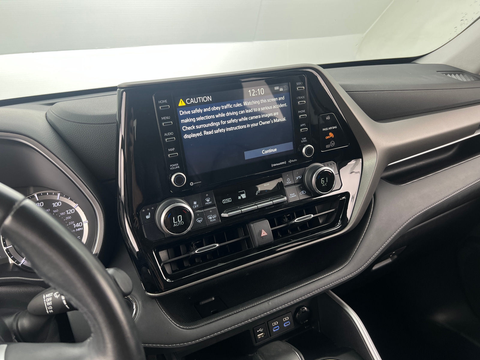 Thumbnail: 2022 Toyota Highlander - 3