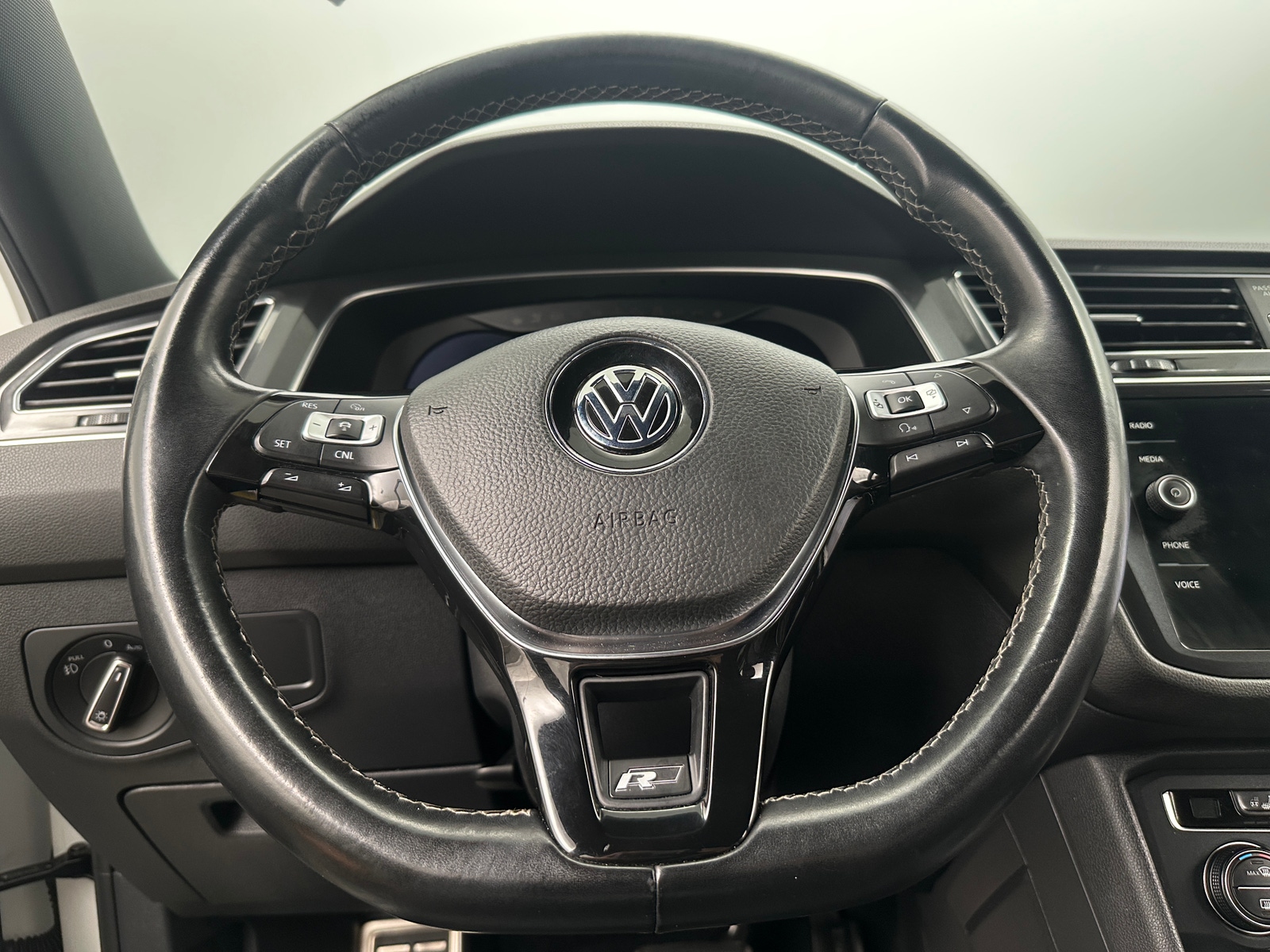 Thumbnail: 2018 Volkswagen Tiguan - 4