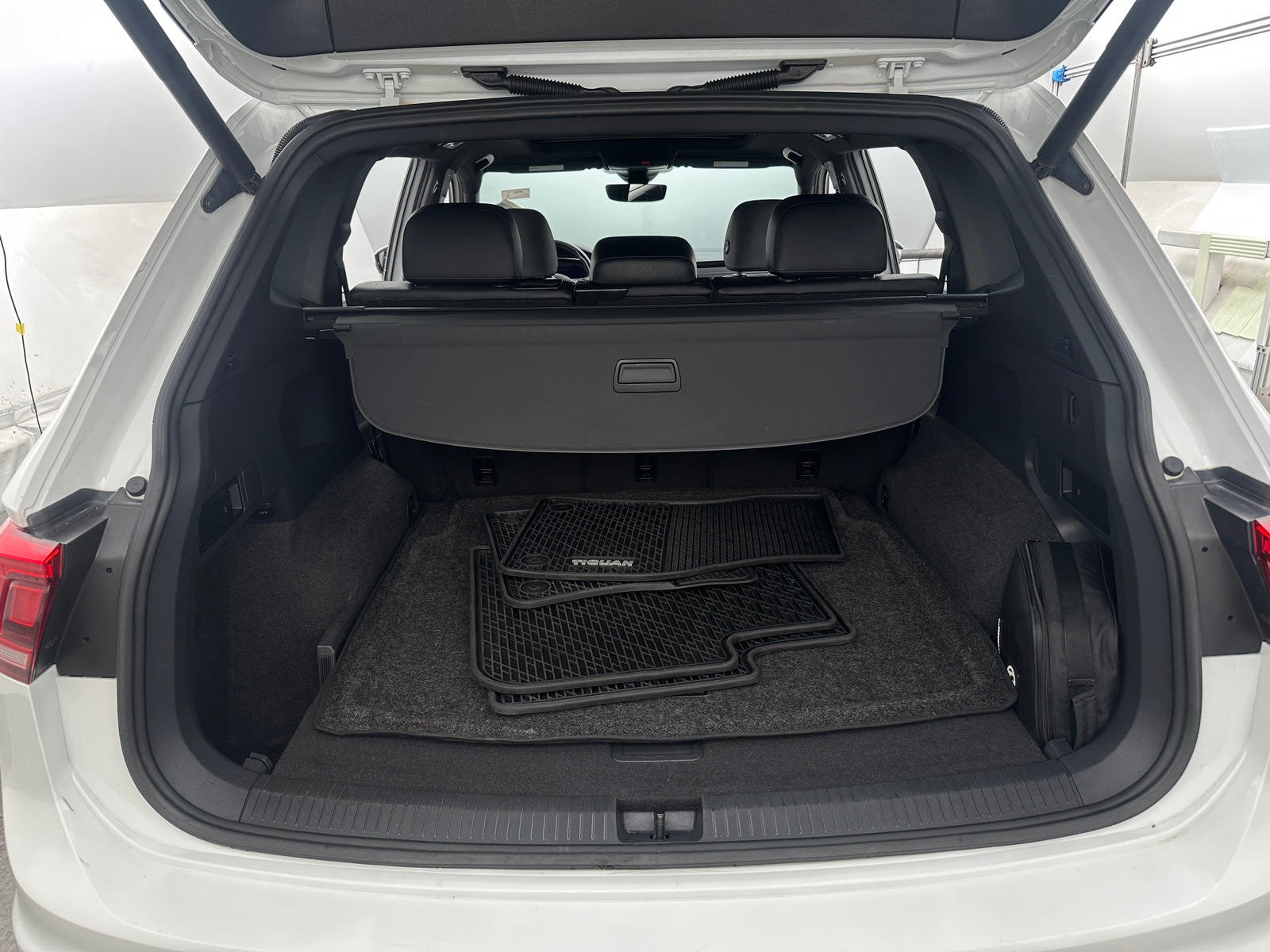 Thumbnail: 2018 Volkswagen Tiguan - 6