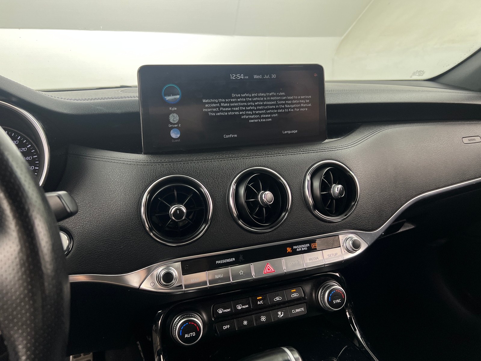 Thumbnail: 2022 Kia Stinger - 3
