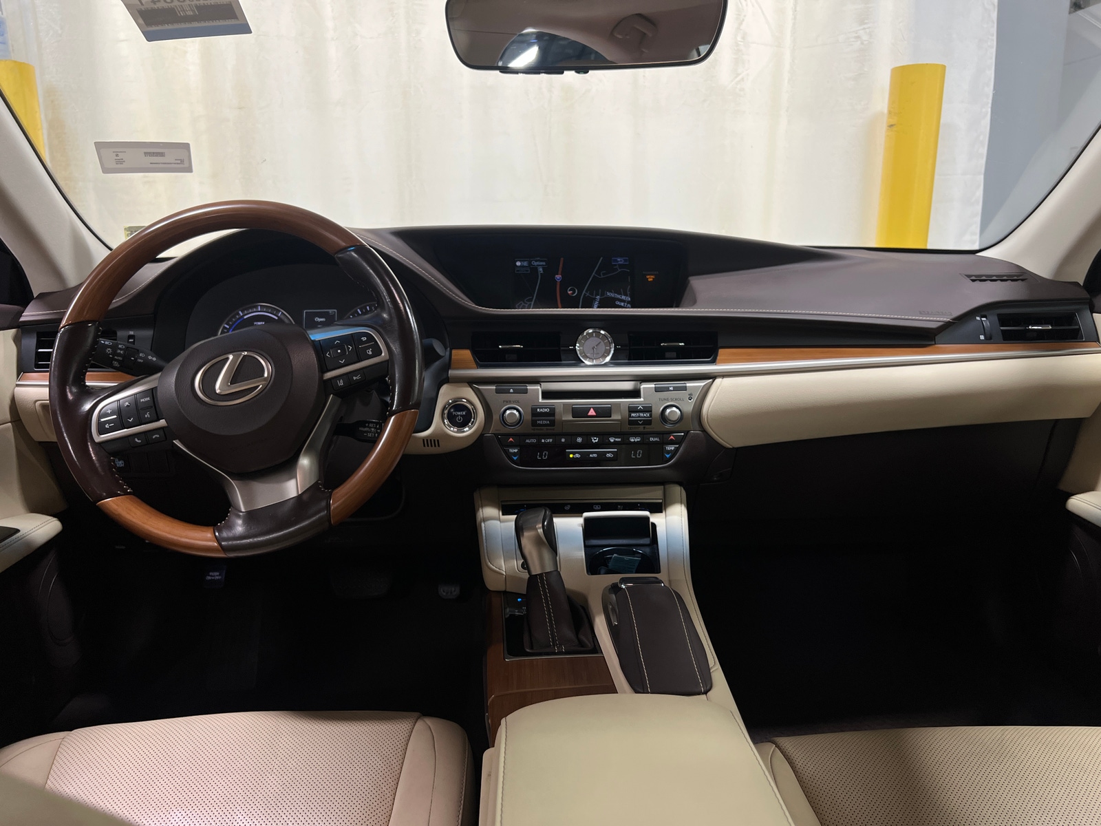 Thumbnail: 2016 Lexus ES - 2